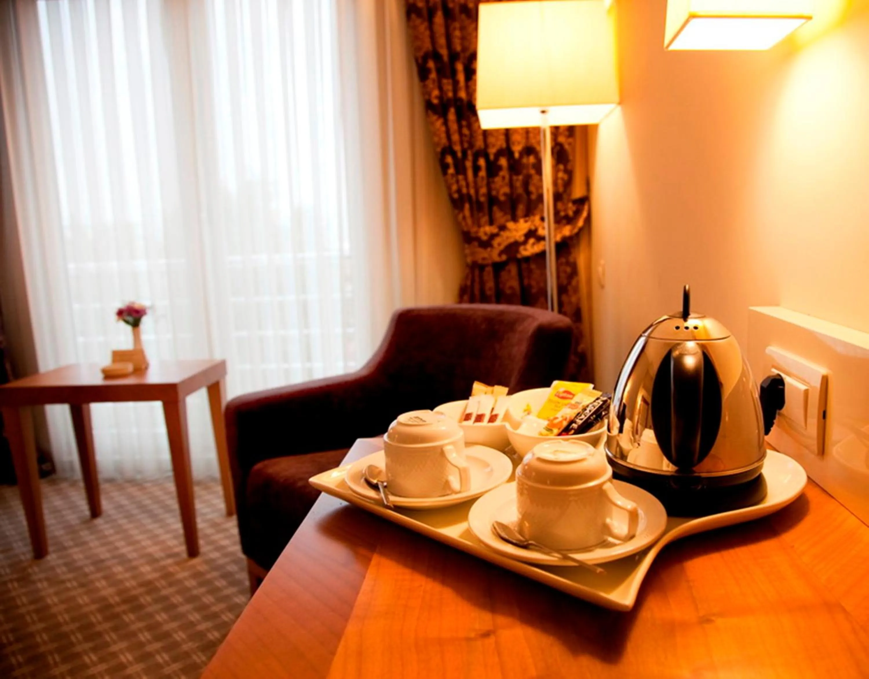 Coffee/tea facilities in Tugcu Hotel Select