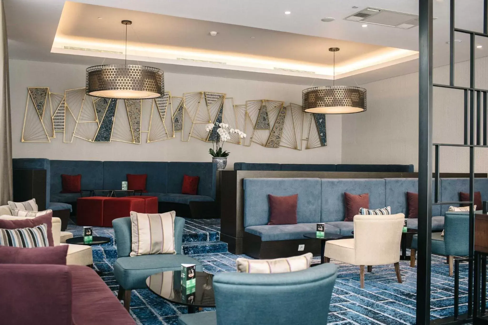 Lounge or bar, Seating Area in Holiday Inn & Suites Jakarta Gajah Mada, an IHG Hotel