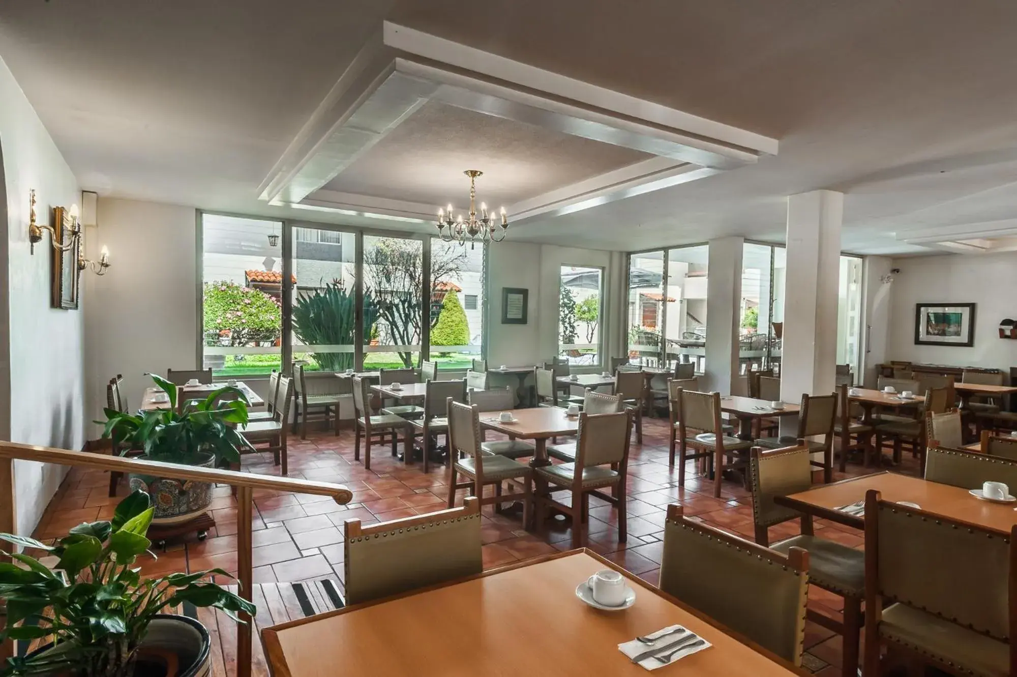 Restaurant/places to eat in Hotel Isabel Restaurant/places to eat in Hotel Isabel