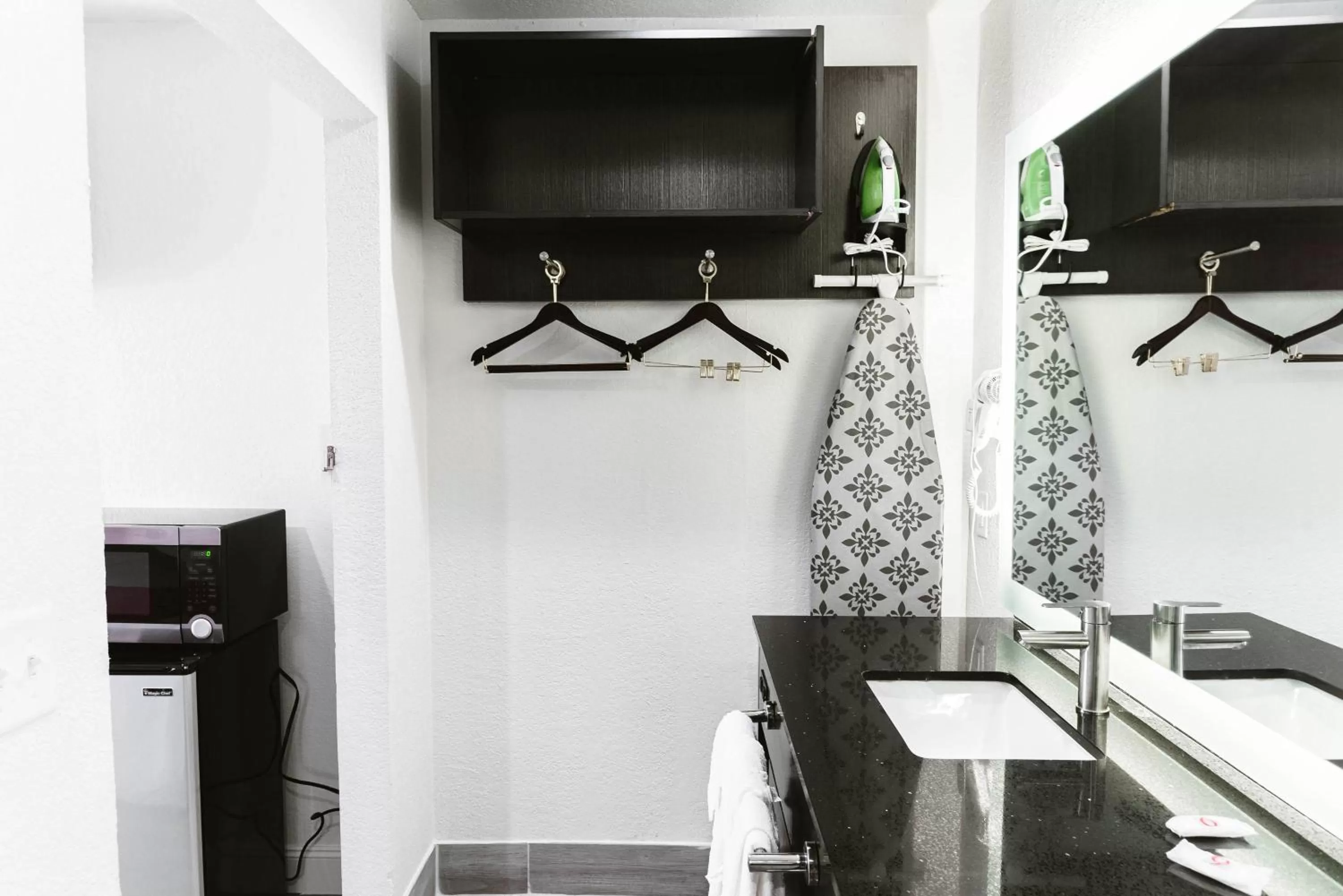 Bathroom in Motel 6 Bellville, OH