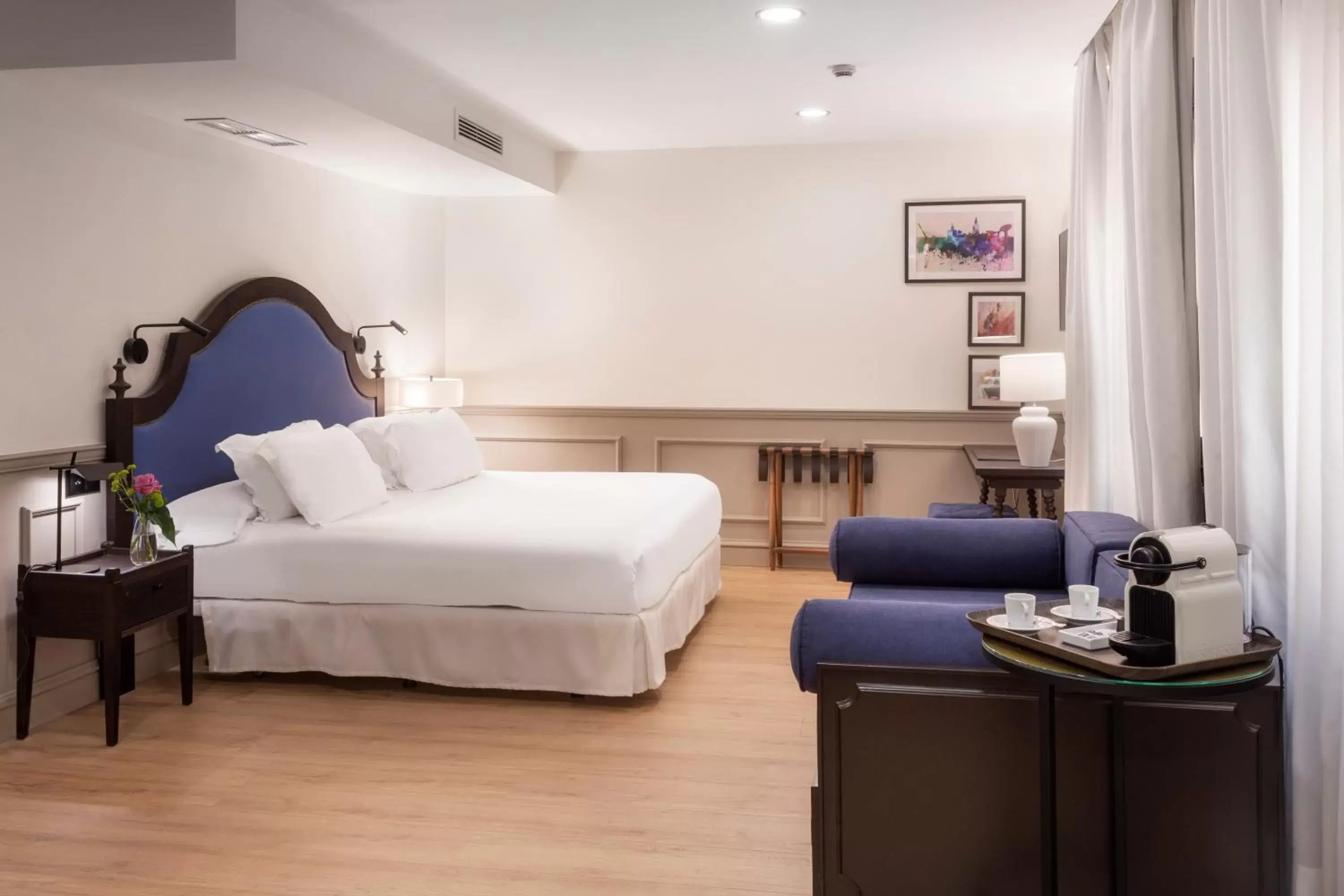 Decorative detail, Bed in H10 Corregidor Boutique Hotel Decorative detail, Bed in H10 Corregidor Boutique Hotel