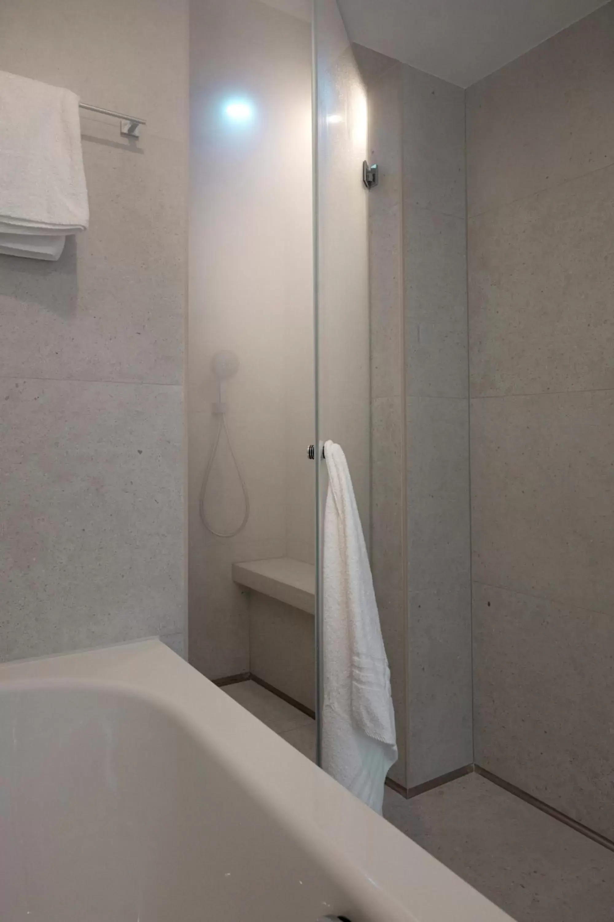 Sauna, Bathroom in Hotel VierJahreszeiten am Seilersee