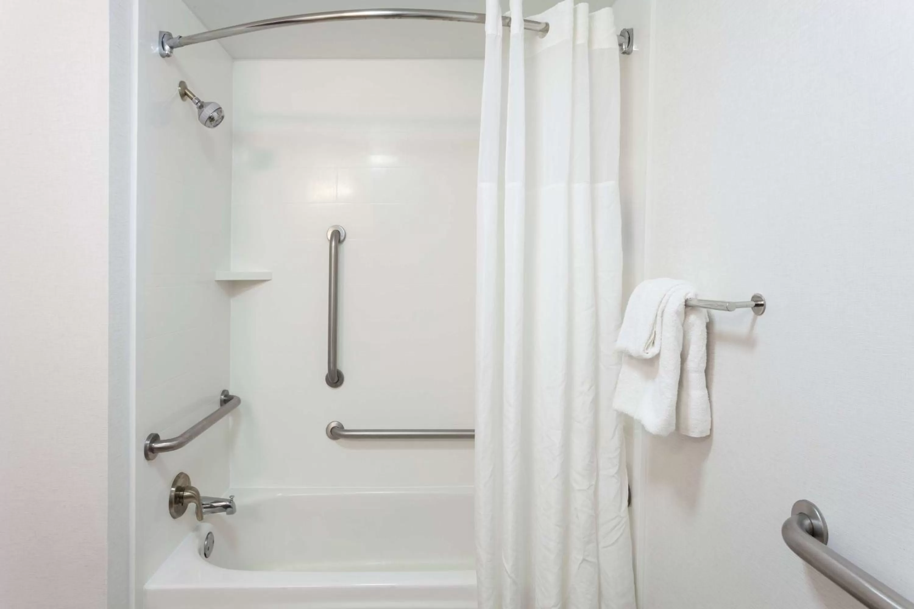 Bathroom in Hampton Inn Orlando International Drive Convention Center