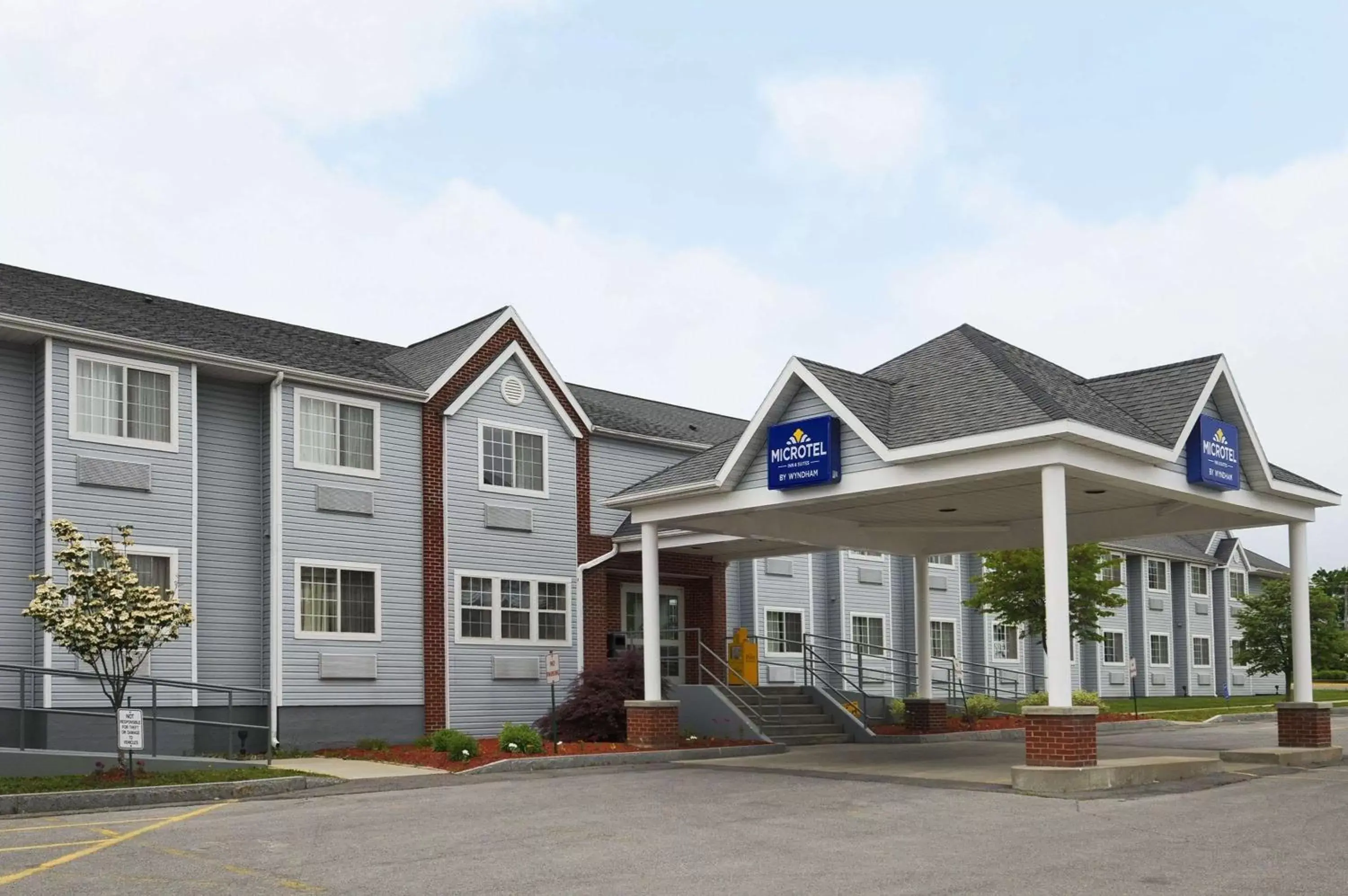 Property building in Microtel Inn & Suites by Wyndham Syracuse Baldwinsville Property building in Microtel Inn & Suites by Wyndham Syracuse Baldwinsville