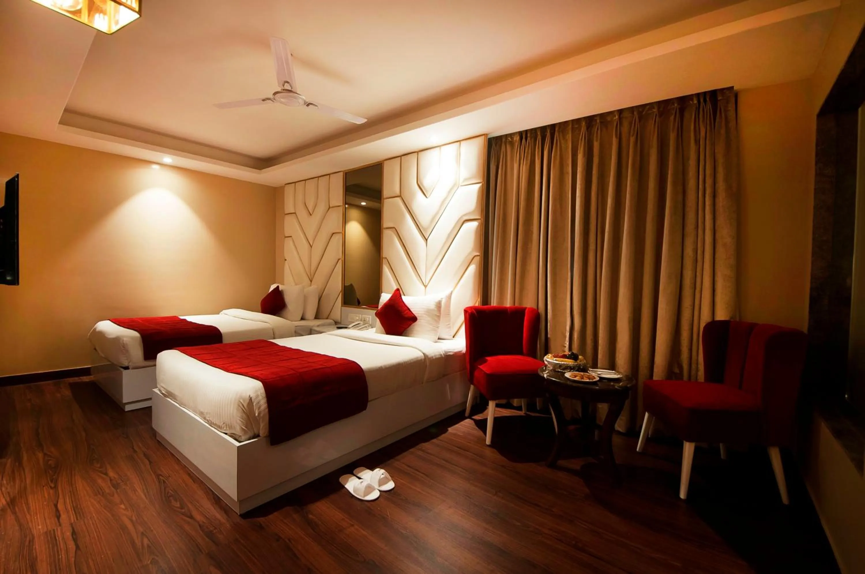 Bedroom, Bed in Airport Hotel Ramhan Palace Mahipalpur