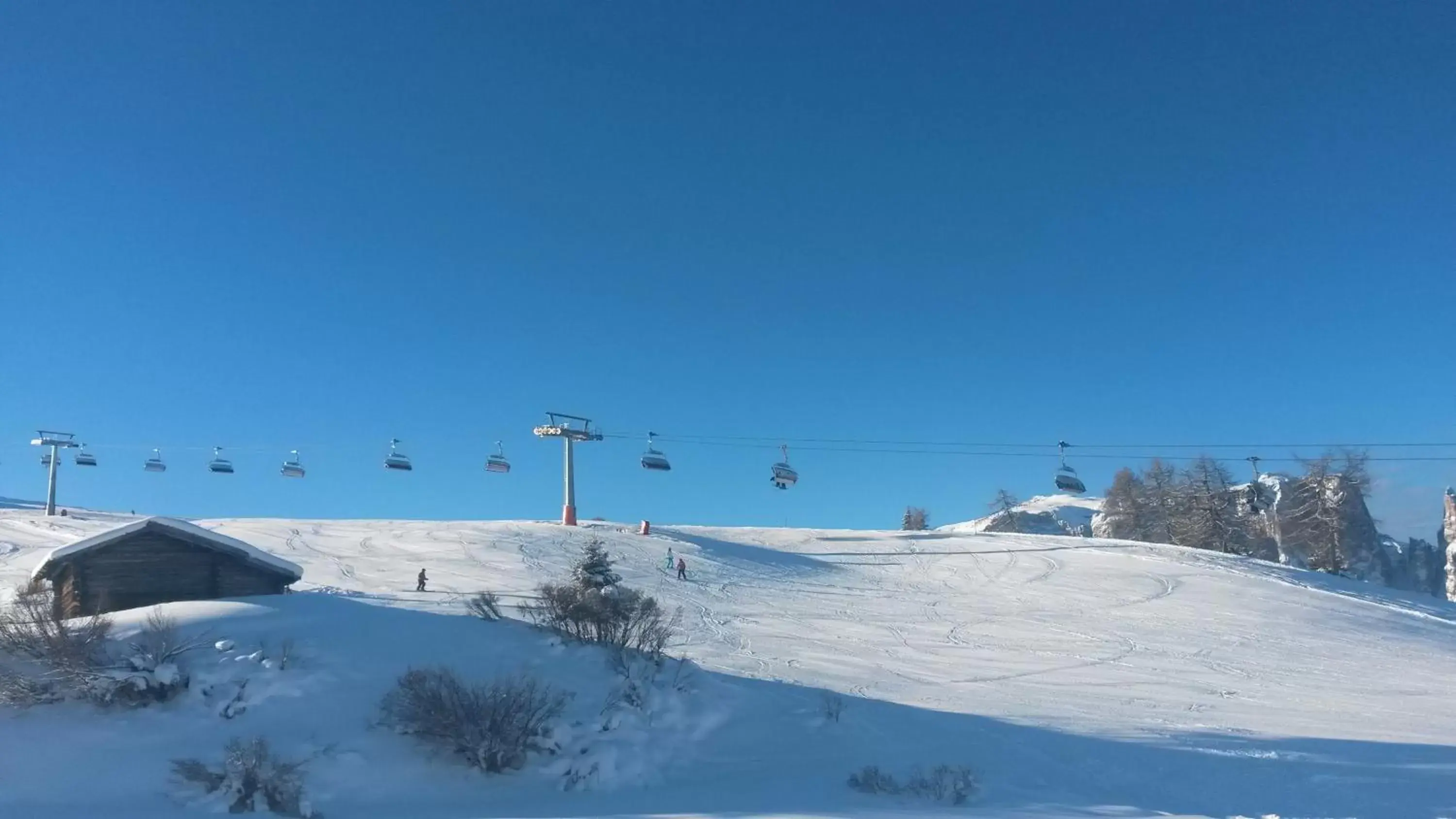 Ski School, Winter in Eden Apartments