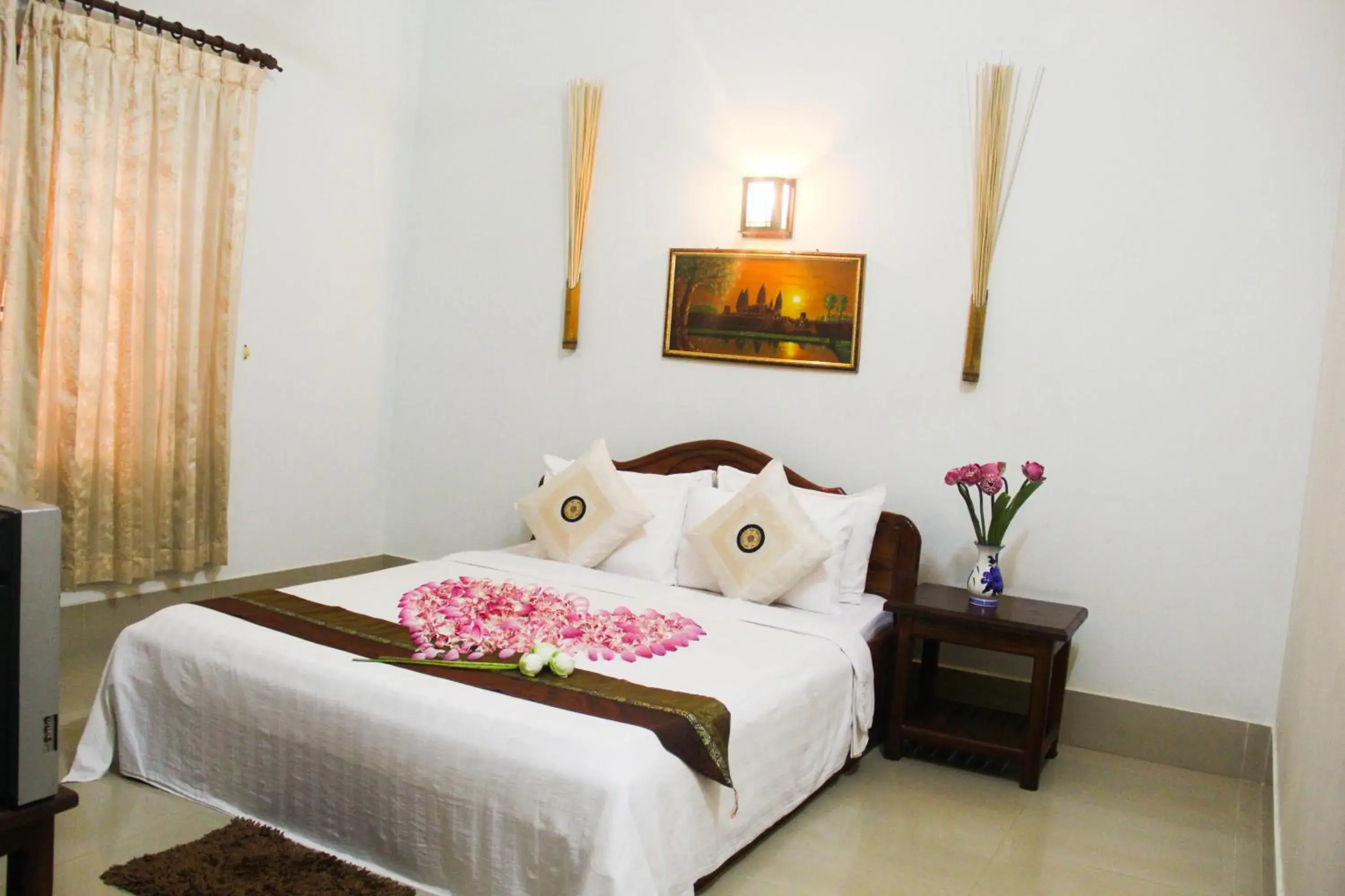 Photo of the whole room, Bed in Tropical Breeze Photo of the whole room, Bed in Tropical Breeze