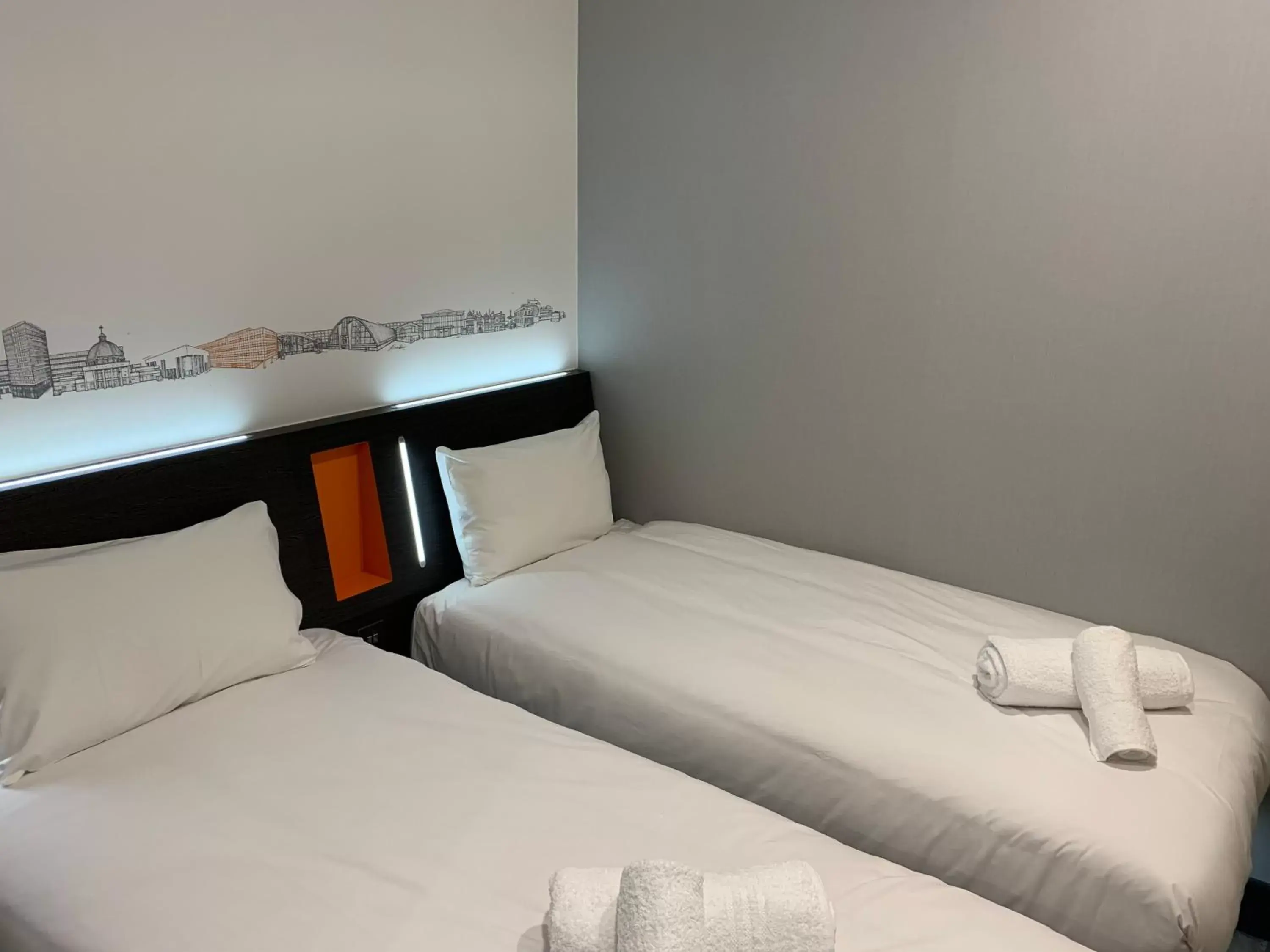 Bedroom, Bed in easyHotel Milton Keynes