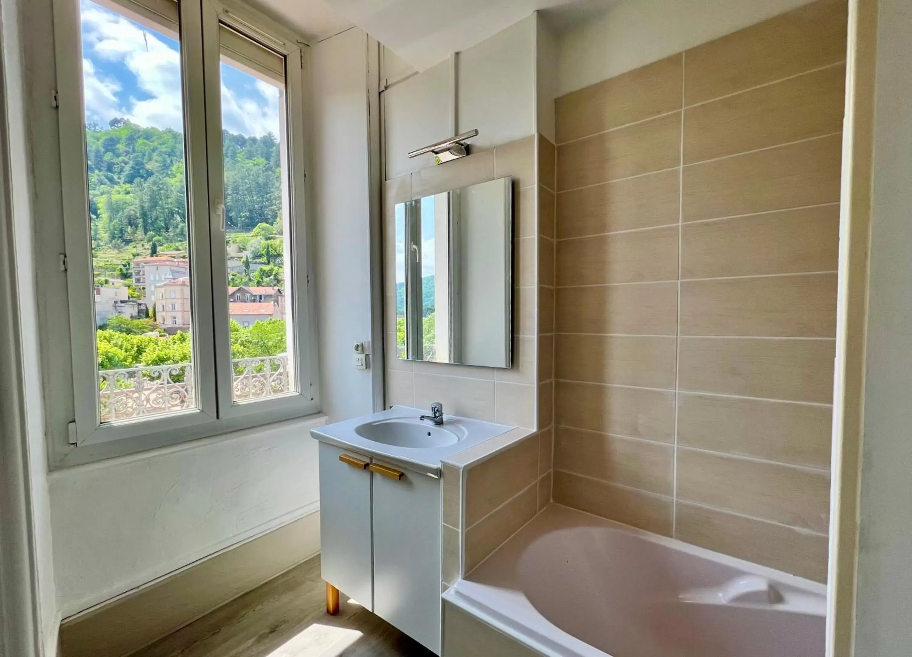 Bathroom in Appart'hôtel Les Célestins