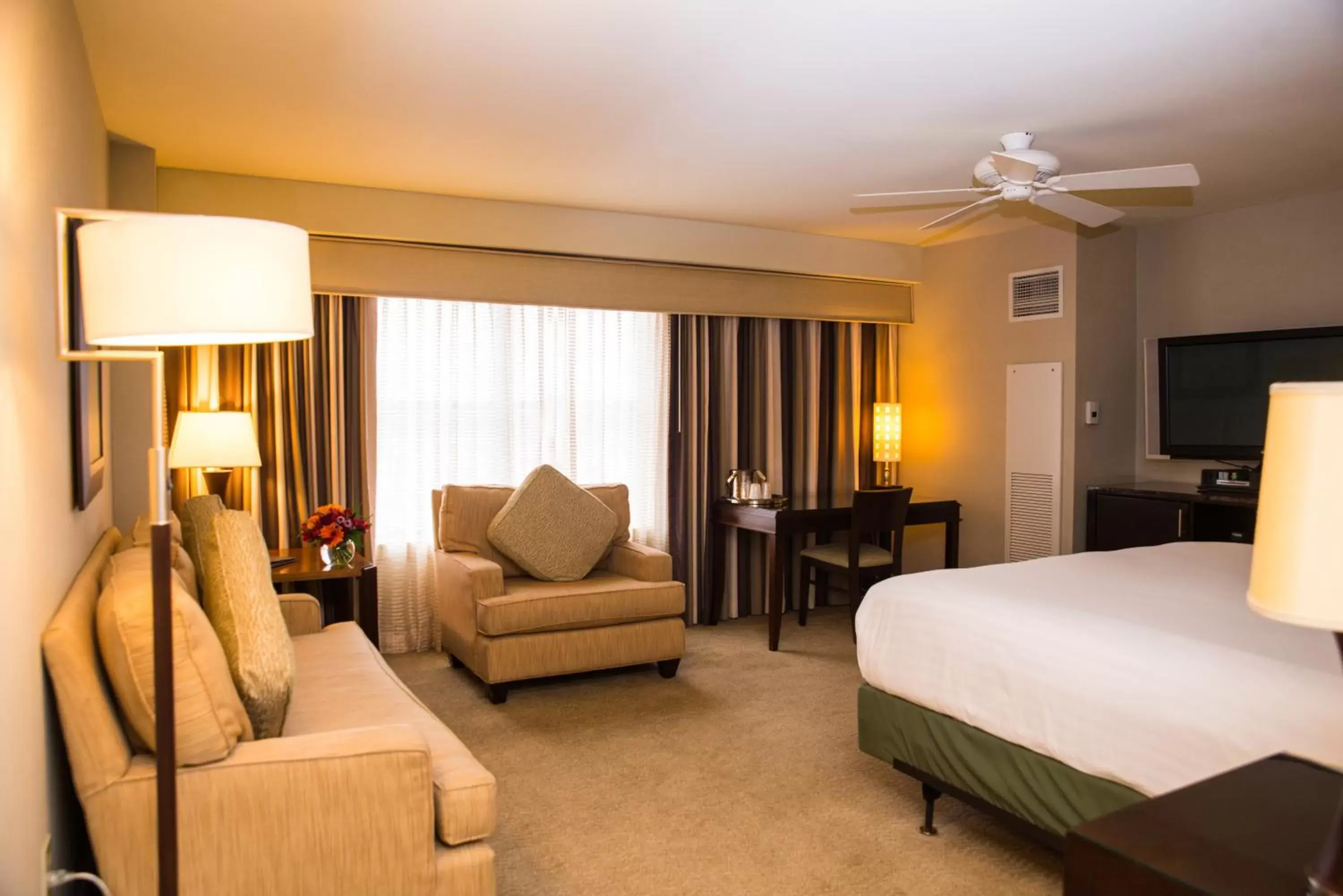 Living room, Seating Area in Isle Casino Hotel Bettendorf