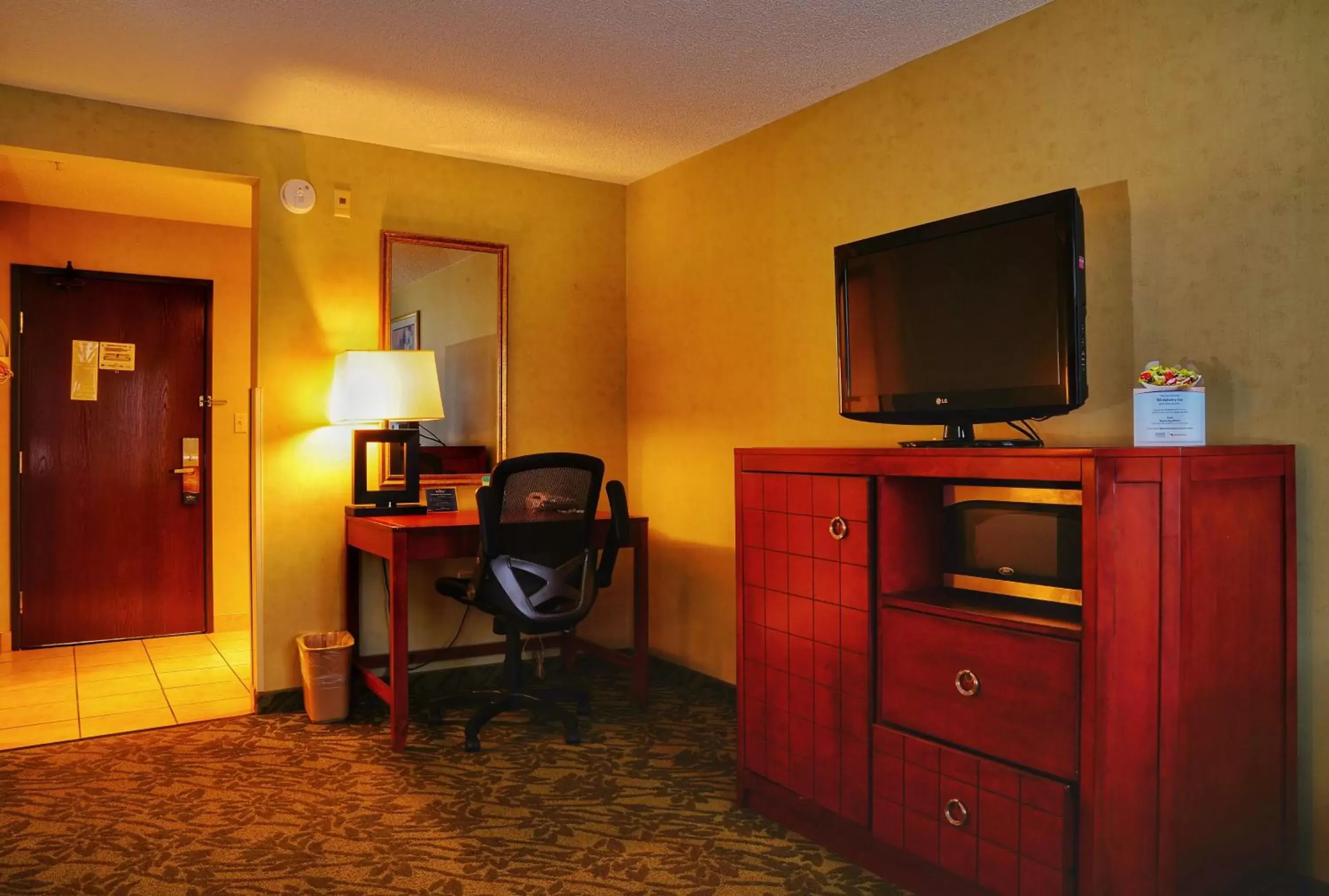 TV and multimedia, TV/Entertainment Center in Baymont by Wyndham Grand Rapids N/Walker