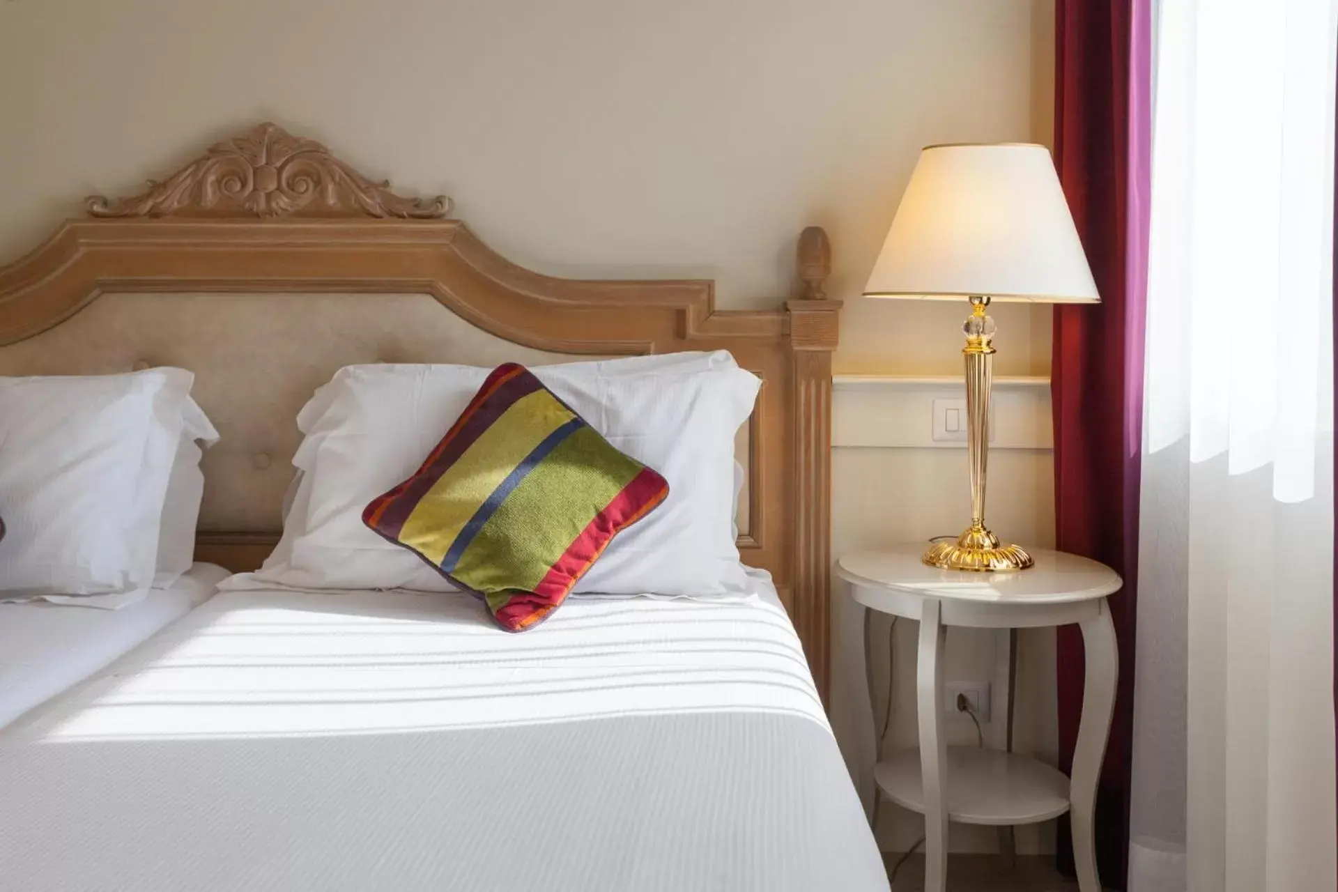 Bed in Hotel Leon d'Oro
