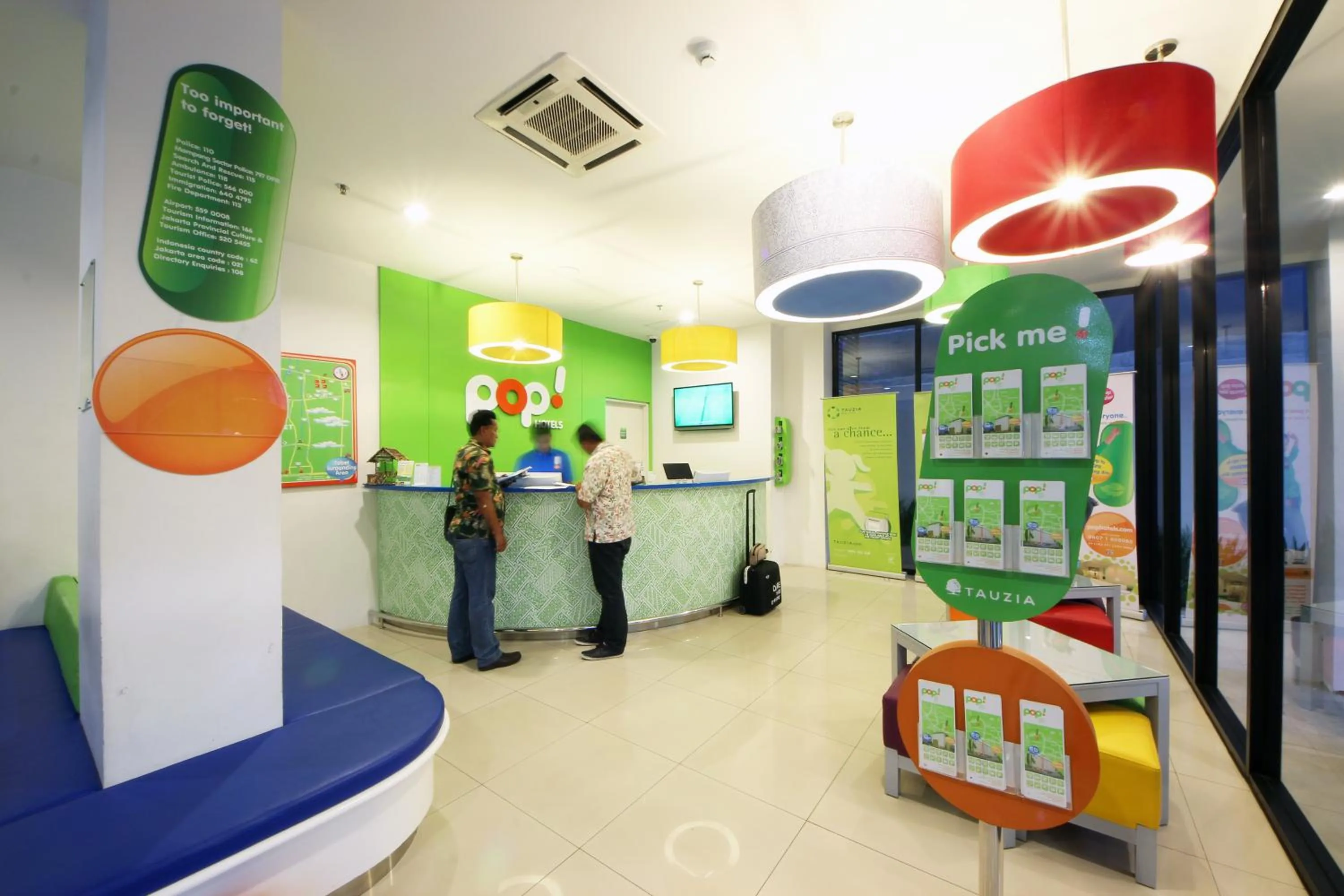 Lobby or reception in POP! Hotel Tebet Jakarta