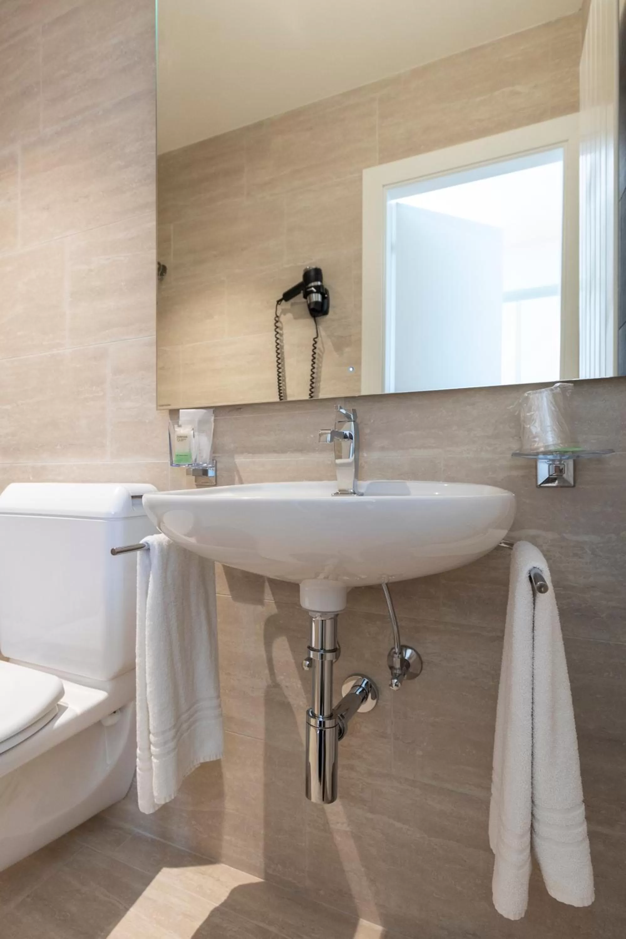 Bathroom in Lac Hotel