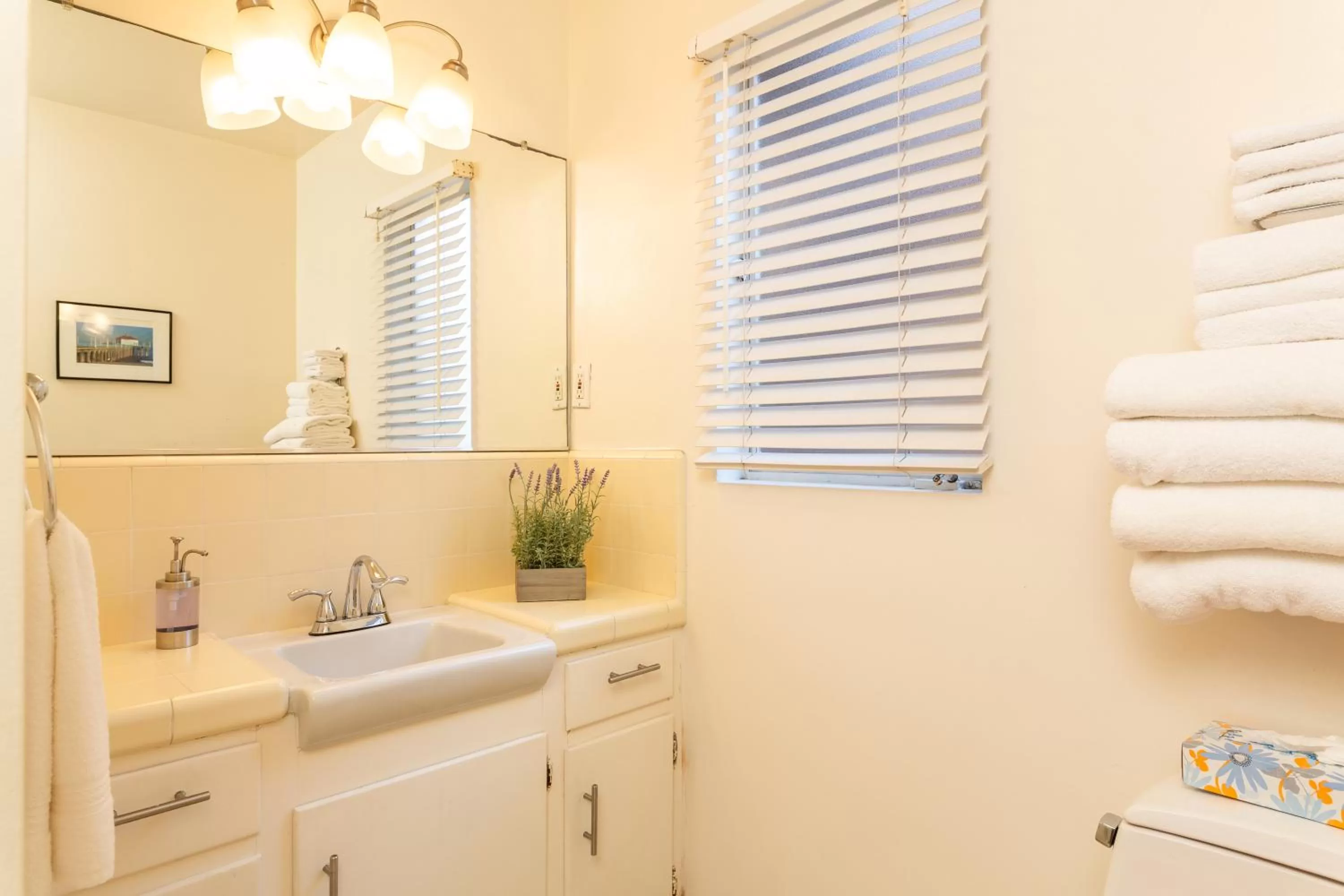 Bathroom in The Sea View Inn At The Beach