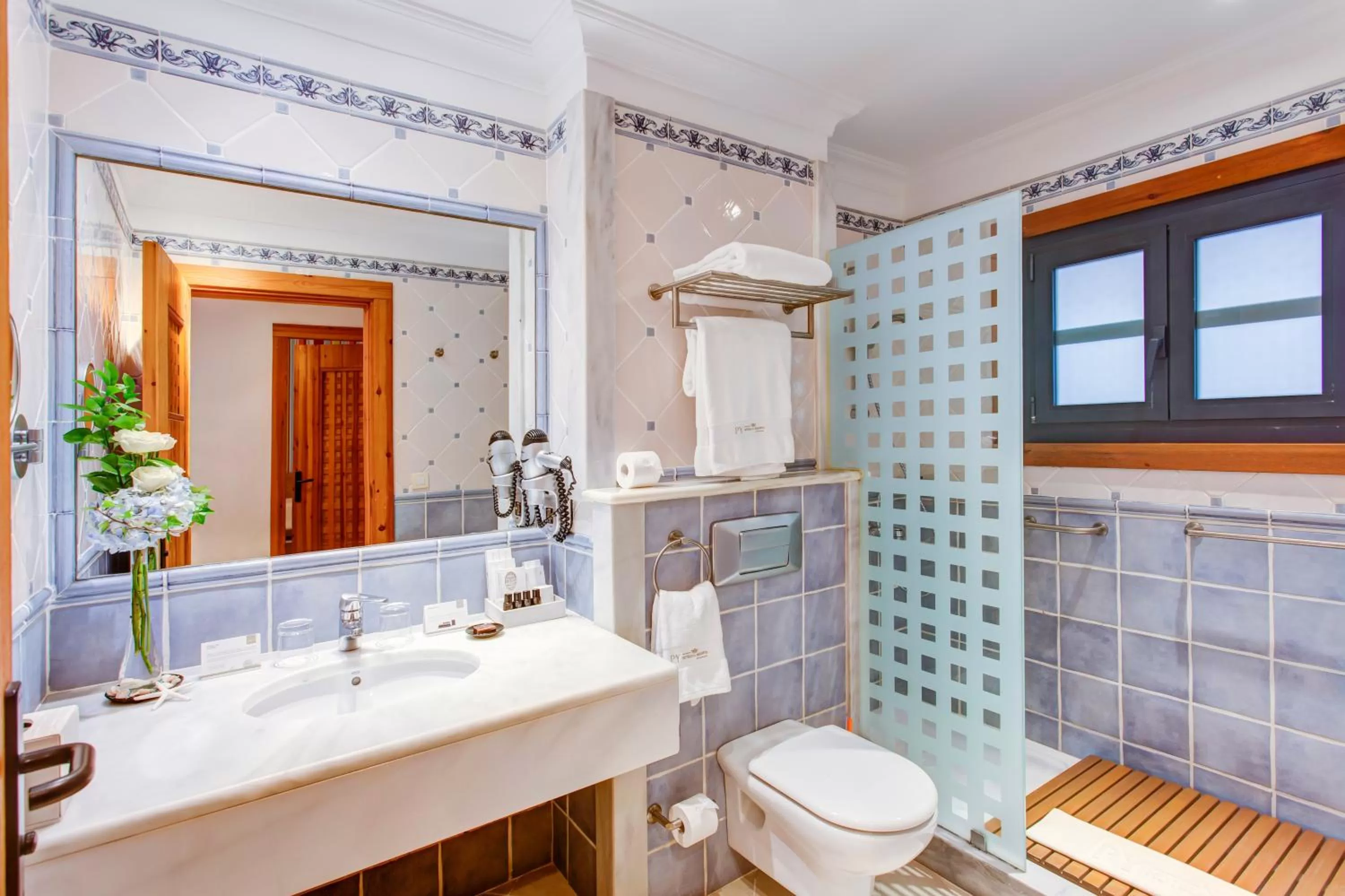 Shower in Princesa Yaiza Suite Hotel Resort