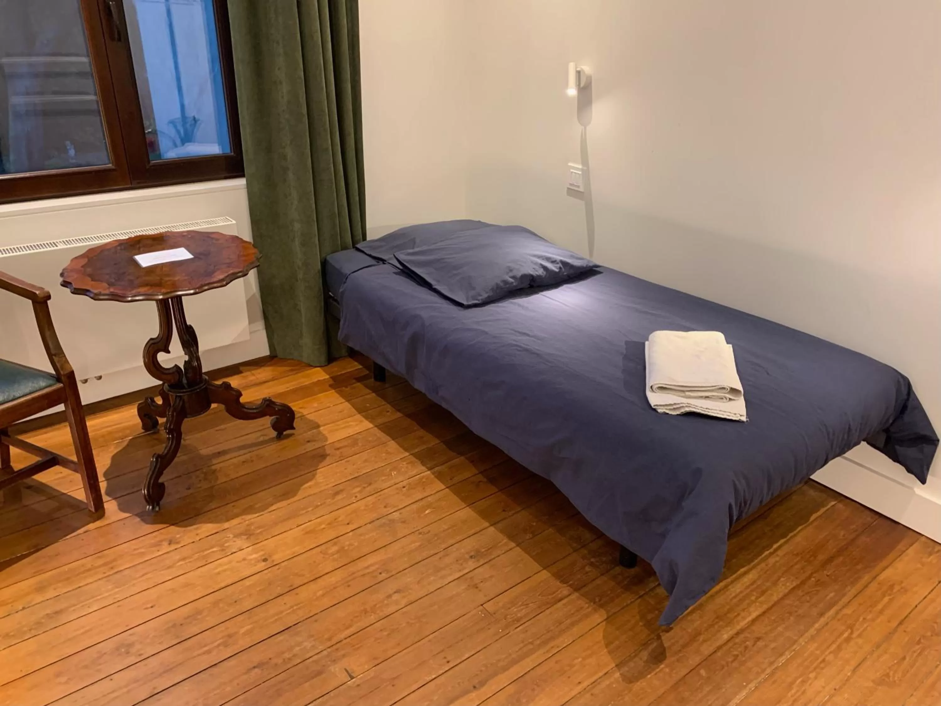 Bed in Albert Molière