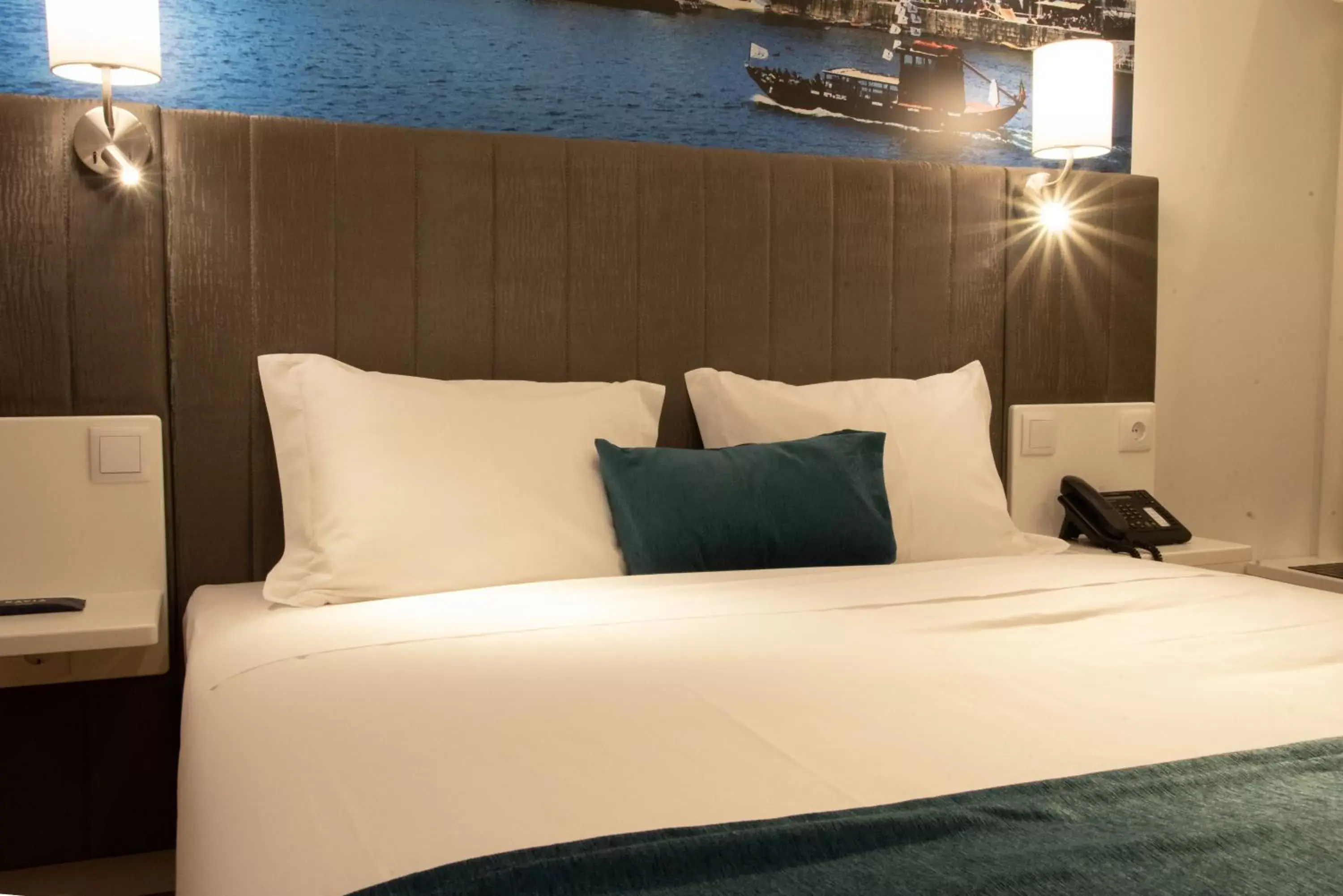 Bed in Hotel Porto Interface Trindade By Kavia