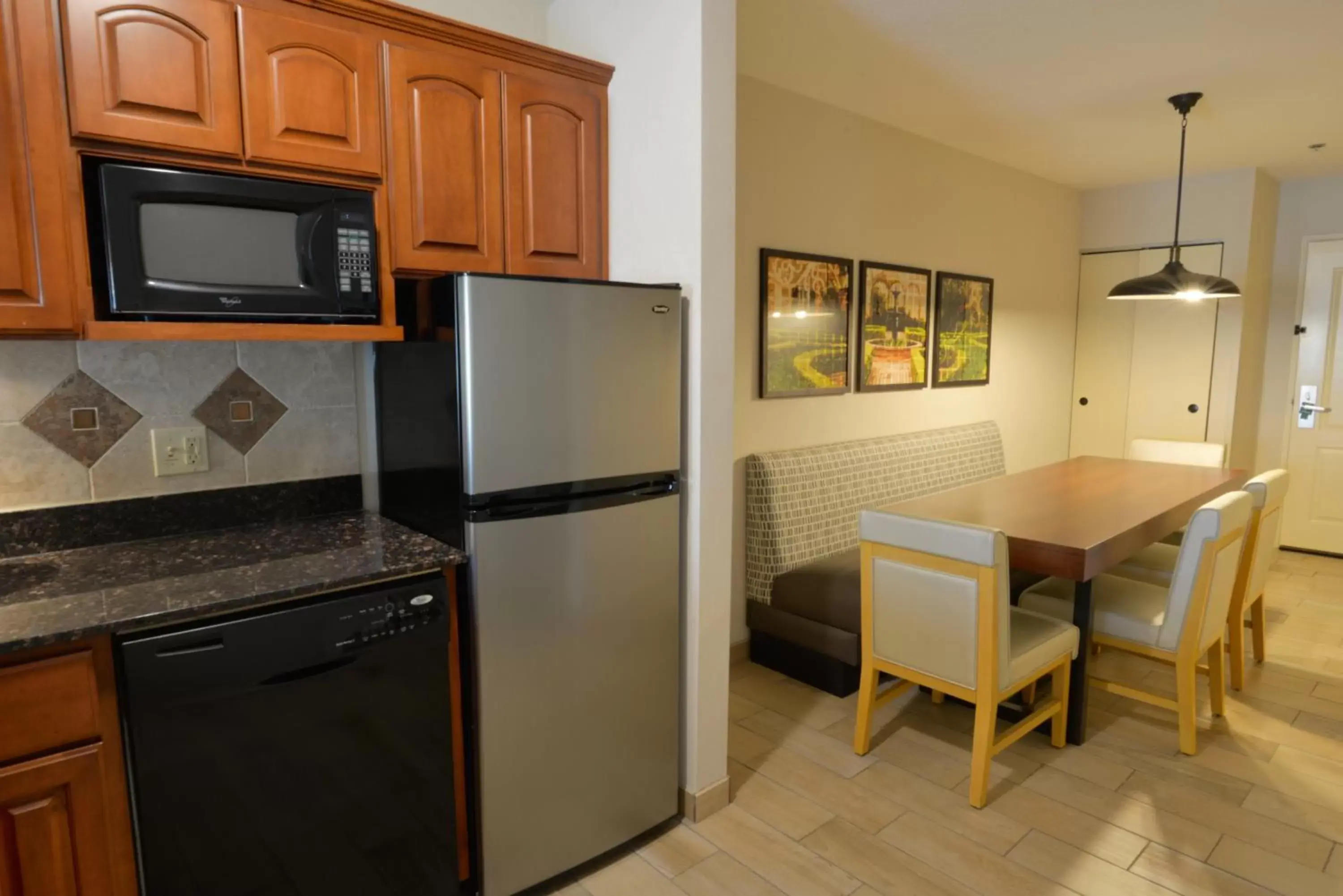 Photo of the whole room, Kitchen/Kitchenette in Holiday Inn Hotel & Suites Minneapolis-Lakeville, an IHG Hotel