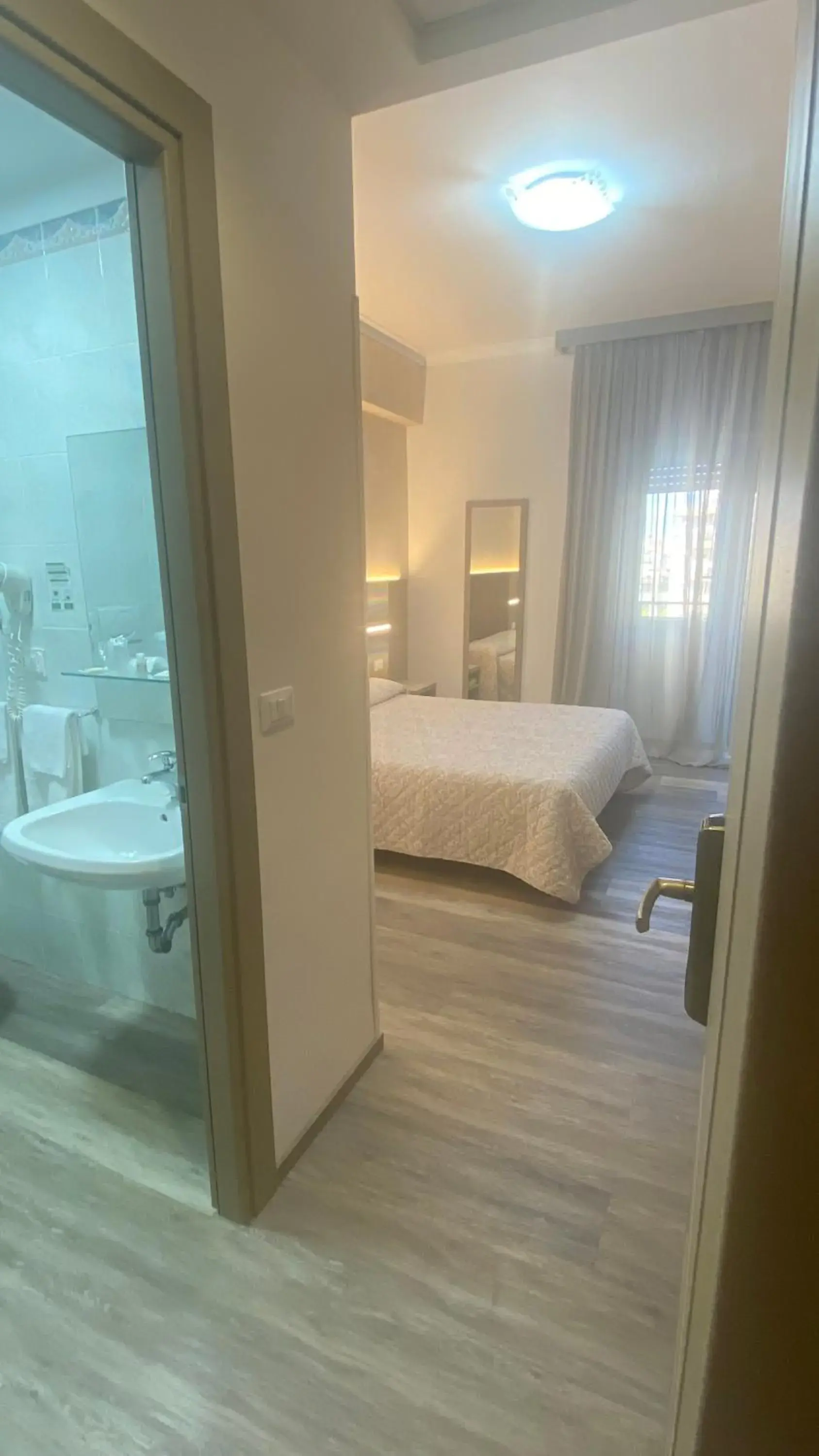 Bathroom, Bed in Hotel Casa Tra Noi