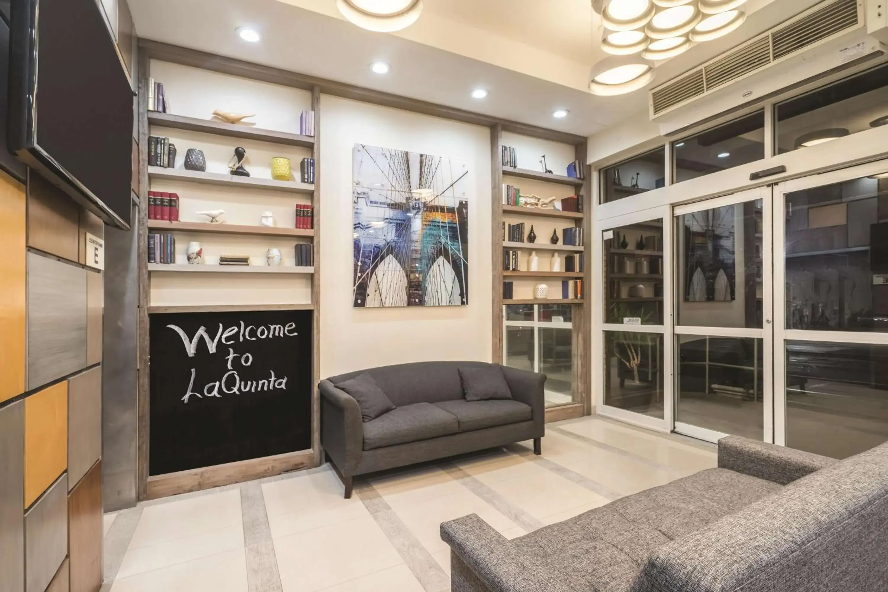 Lobby or reception in La Quinta by Wyndham Brooklyn Downtown Lobby or reception in La Quinta by Wyndham Brooklyn Downtown