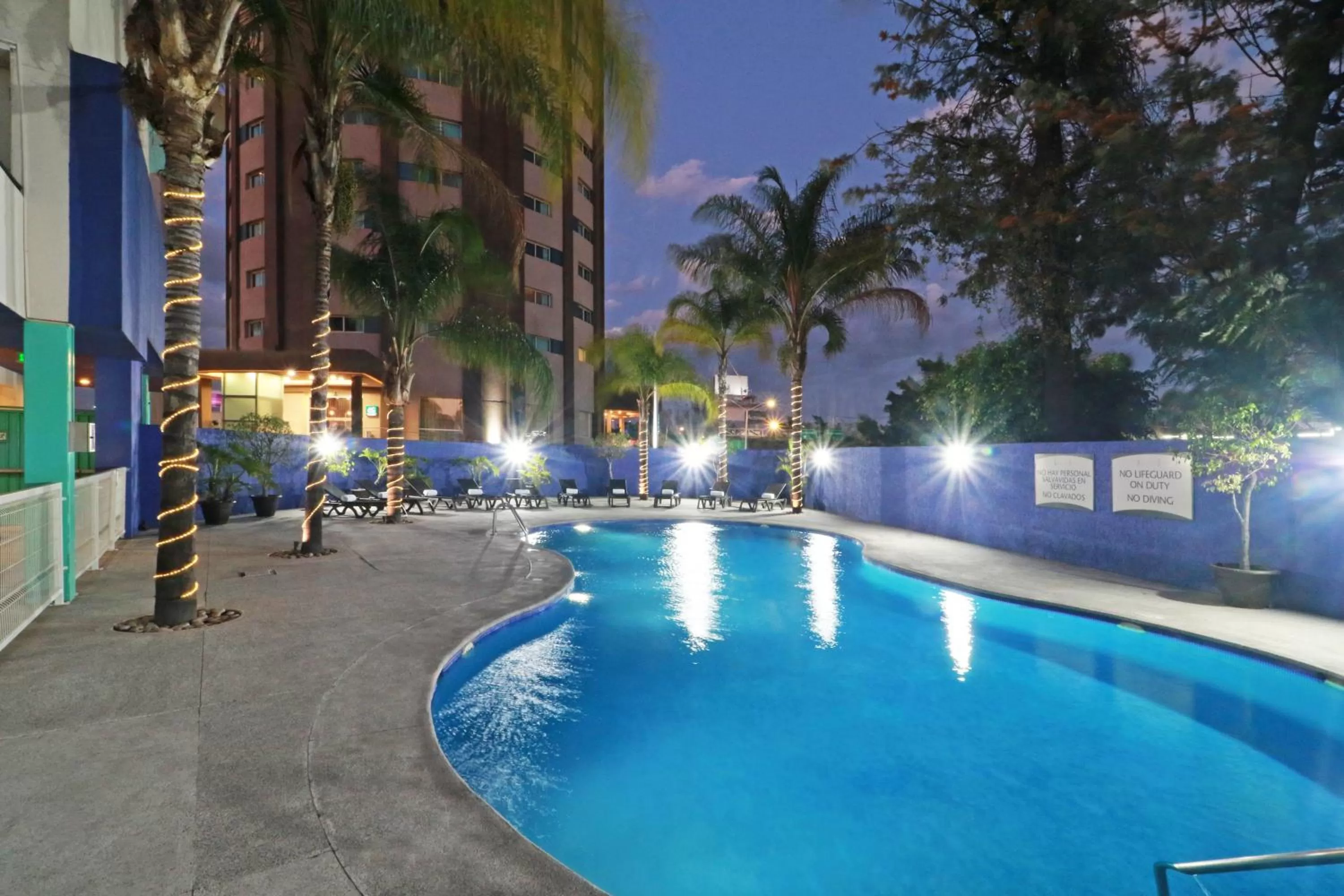 Swimming pool in Staybridge Suites Guadalajara Expo by IHG