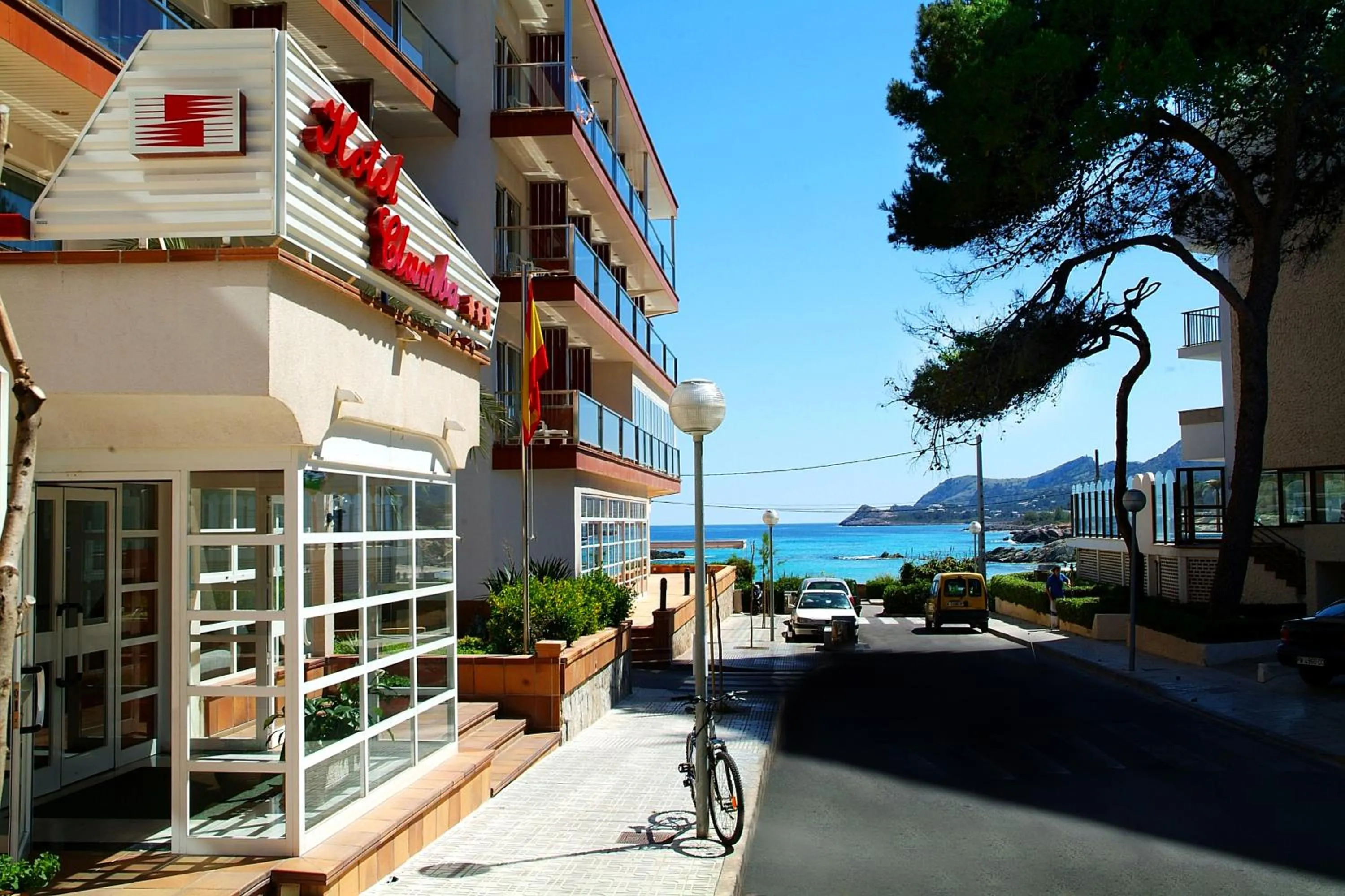 Facade/entrance in Hotel Clumba