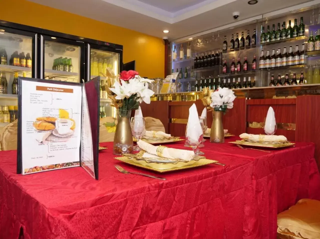 Restaurant/places to eat in Marriot Metropolitan Hotel Restaurant/places to eat in Marriot Metropolitan Hotel