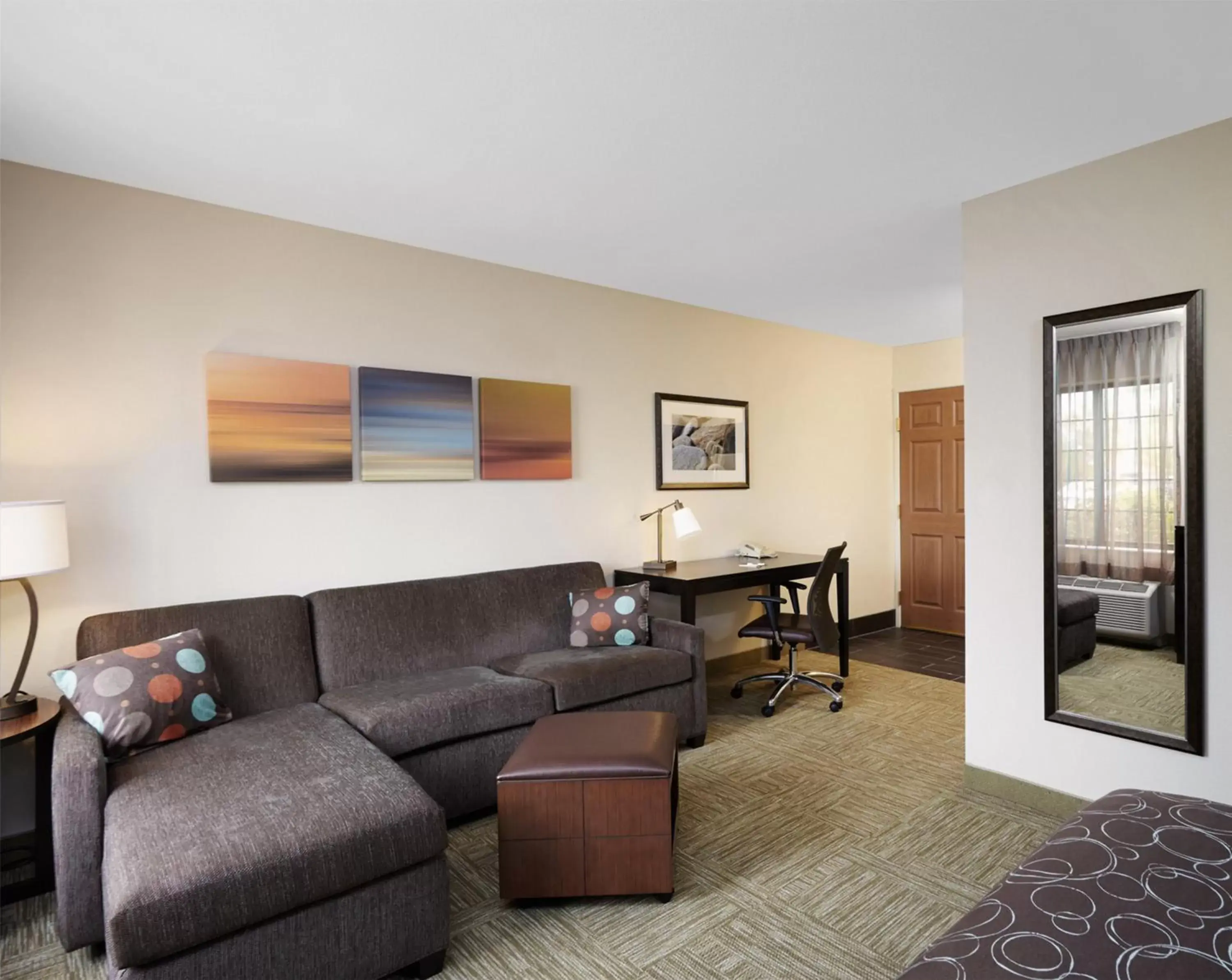 Living room, Seating Area in Staybridge Suites Glenview, an IHG Hotel