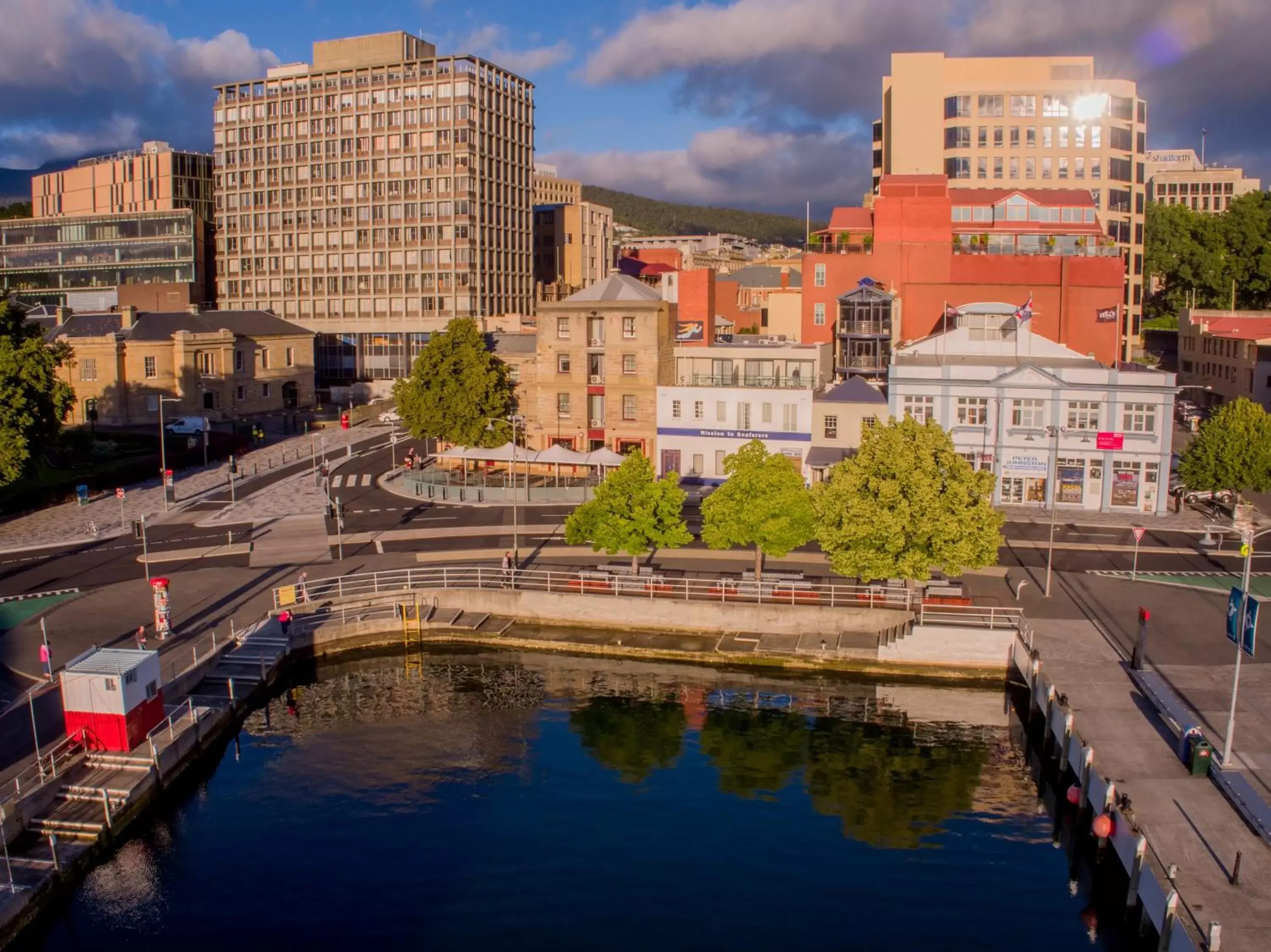 Neighbourhood in Customs House Hotel