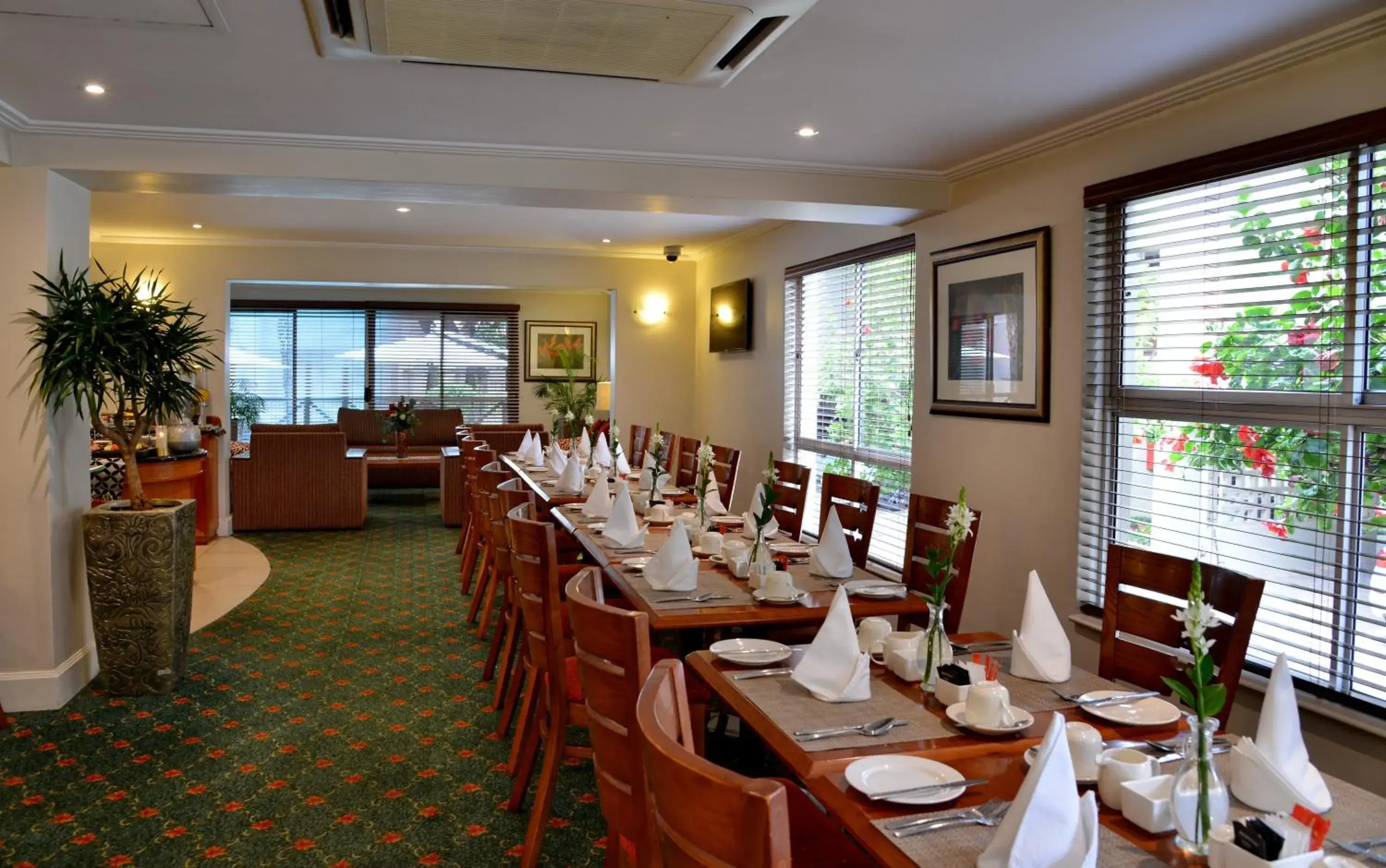 Restaurant/Places to Eat in Courtyard Hotel Sandton