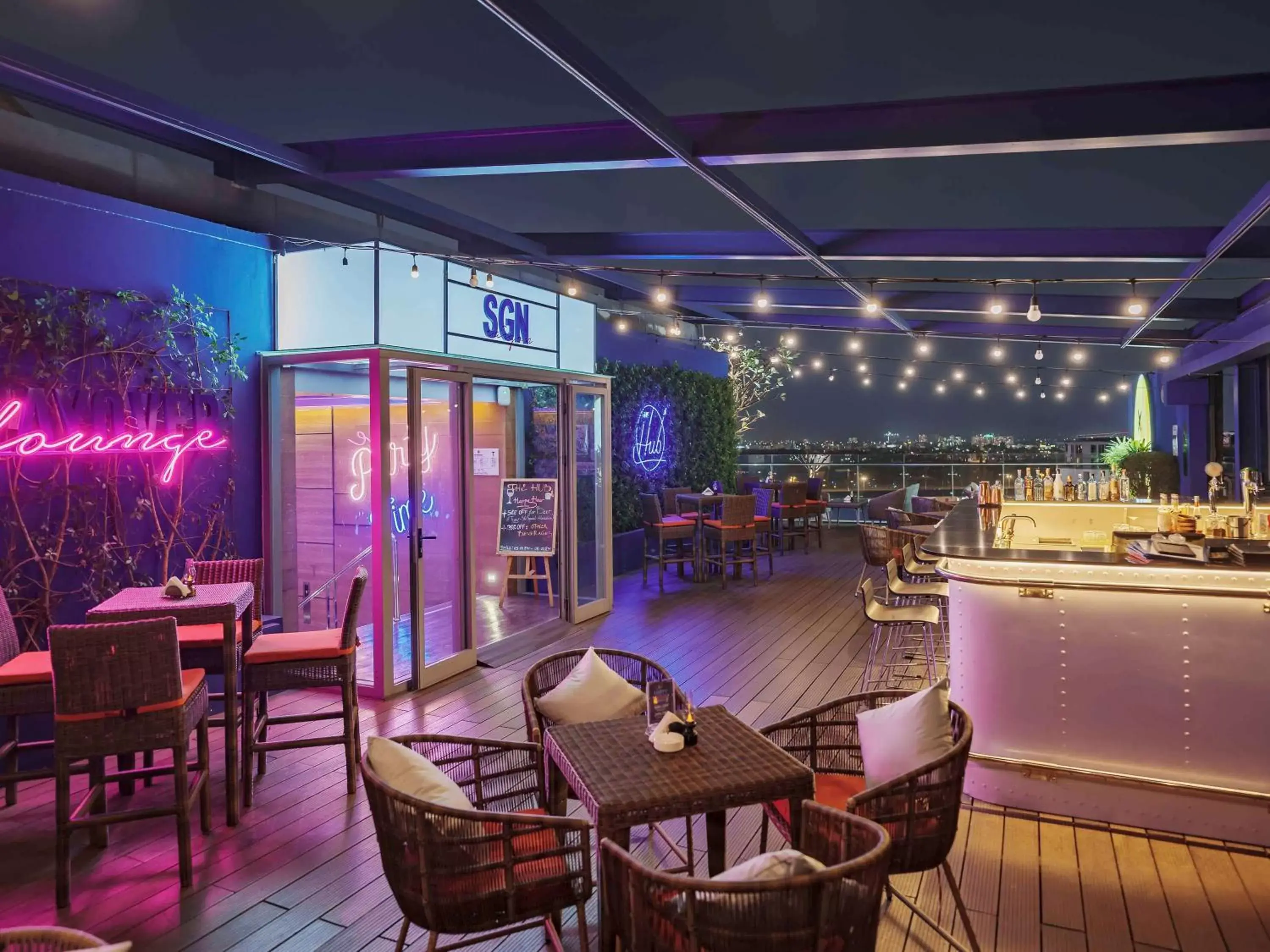 Lounge or bar, Restaurant/Places to Eat in Ibis Saigon Airport