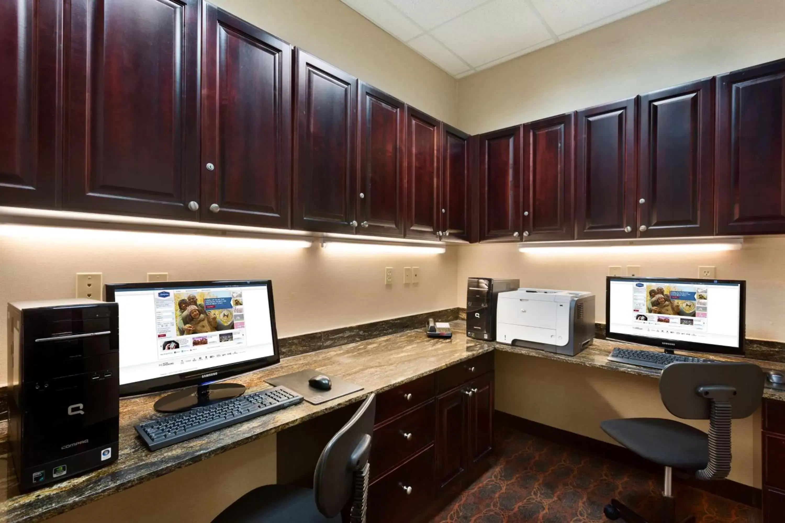 Business facilities, Business Area/Conference Room in Hampton Inn & Suites Mission