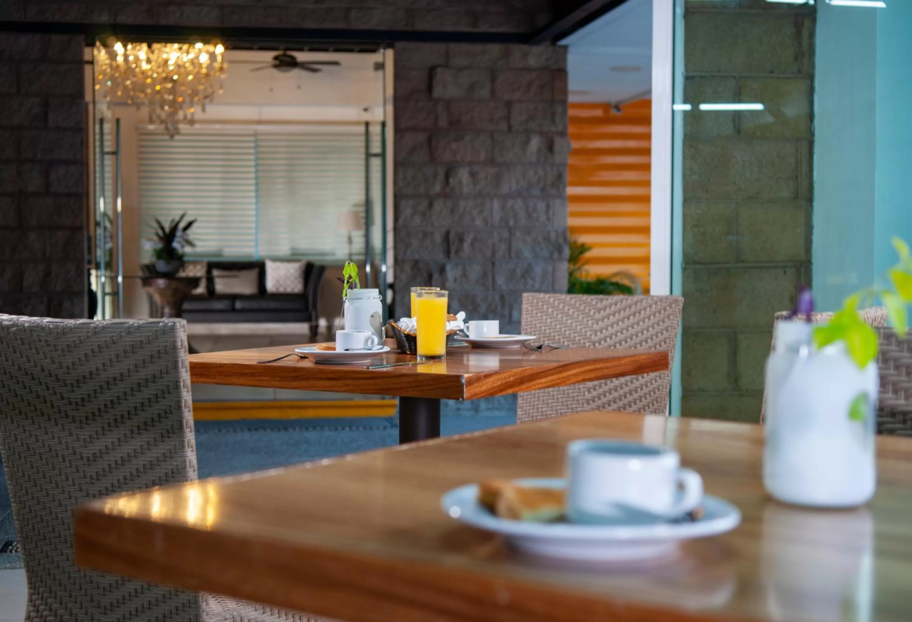 Restaurant/places to eat in Container Inn Hotel Aeropuerto