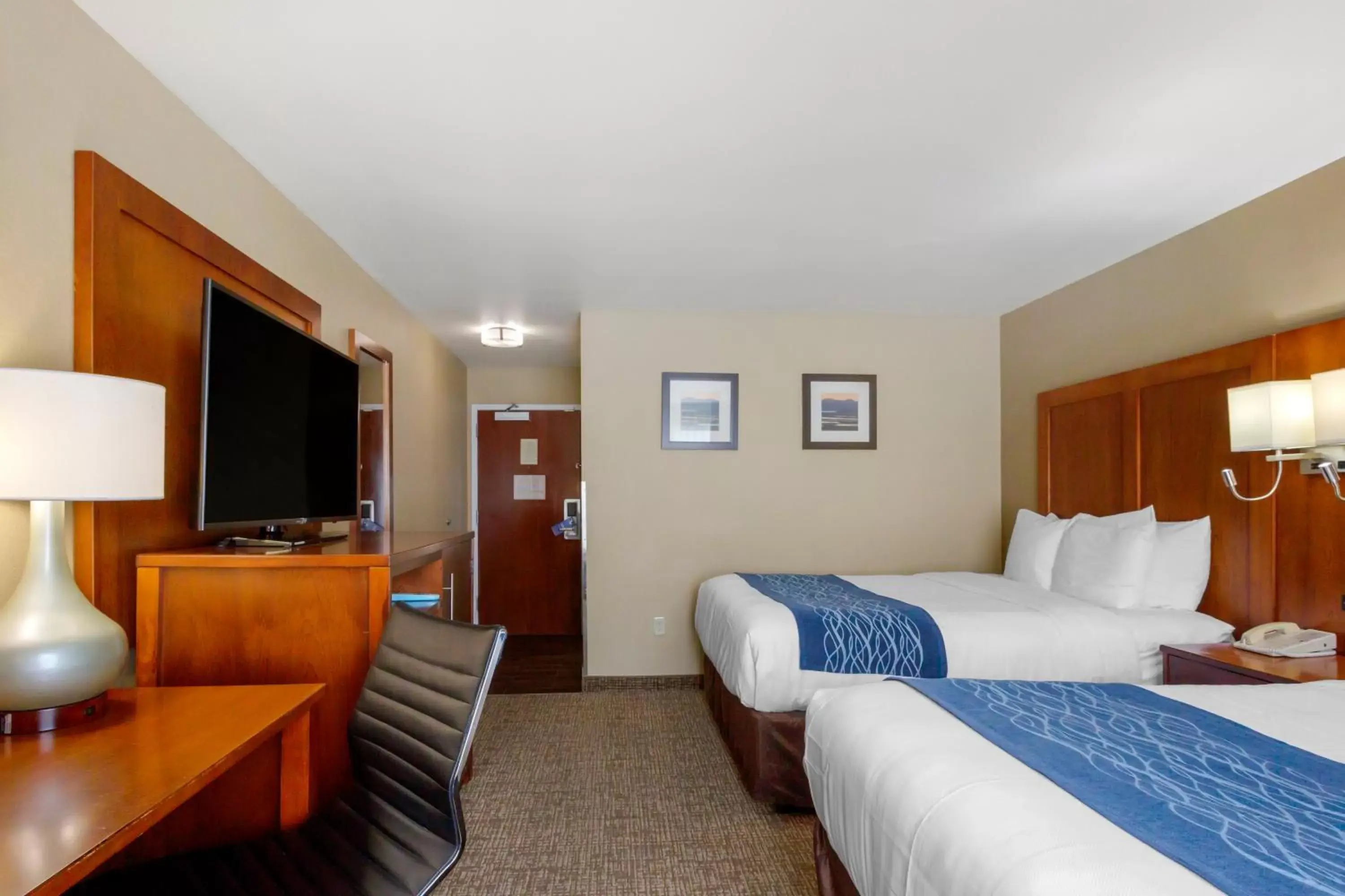 Photo of the whole room, Bed in Comfort Inn & Suites Salt Lake City/Woods Cross