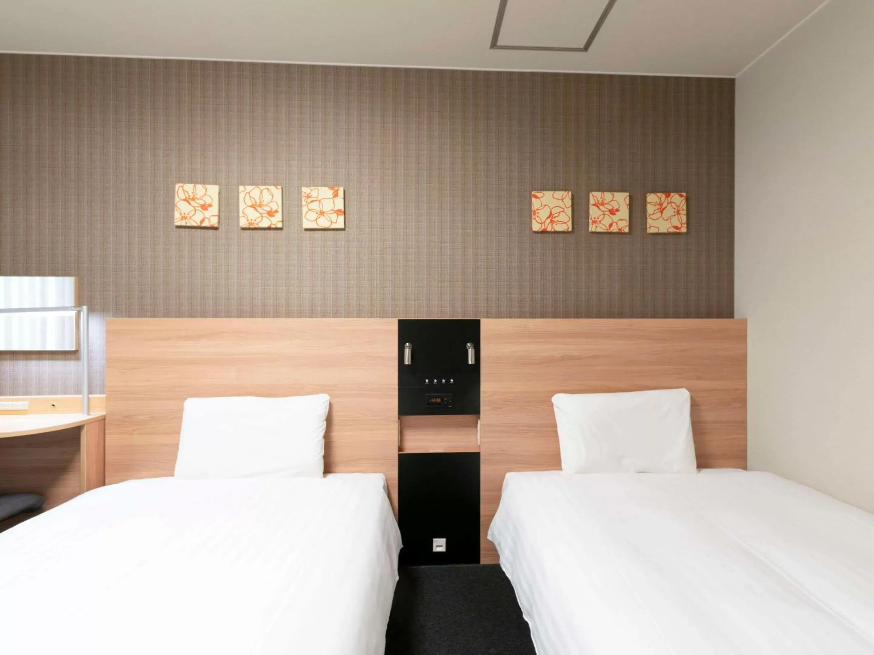 Bedroom, Bed in Comfort Hotel Osaka Shinsaibashi
