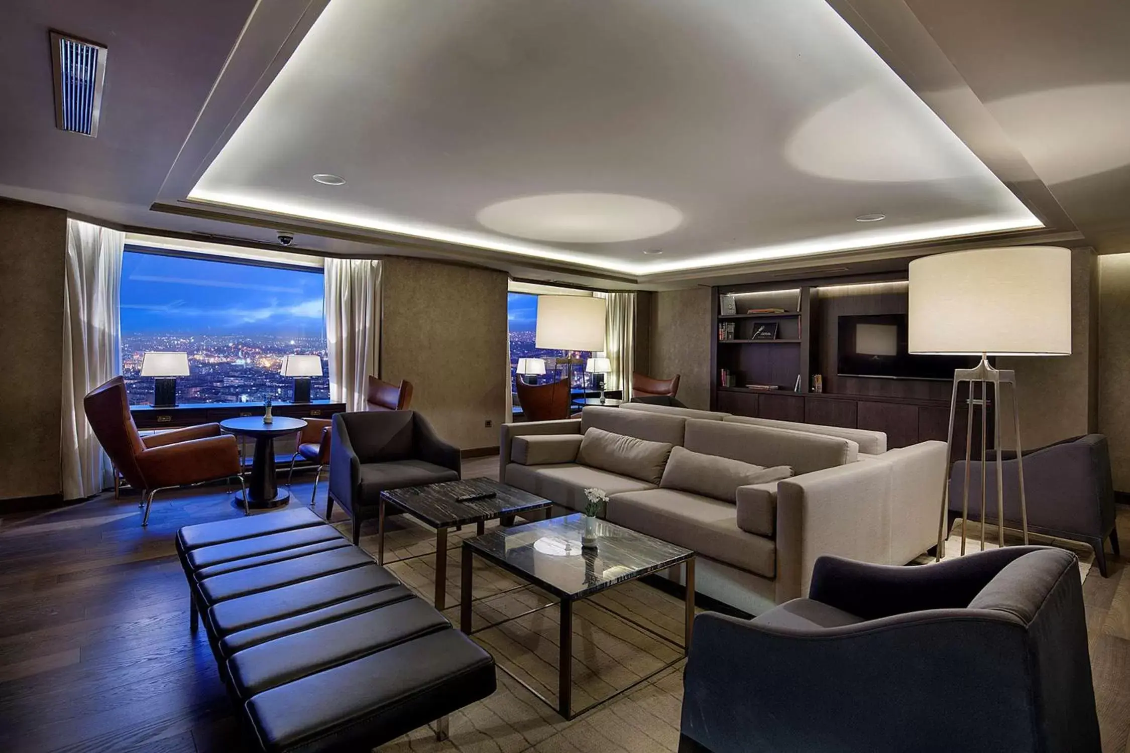 Lounge or bar in Ankara HiltonSA