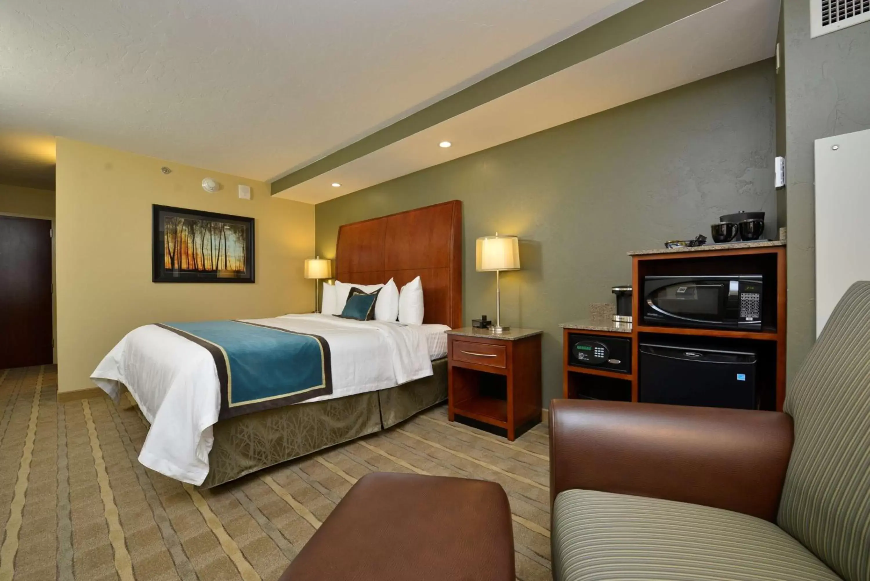 Photo of the whole room, Bed in Best Western Premier Waterfront Hotel & Convention Center