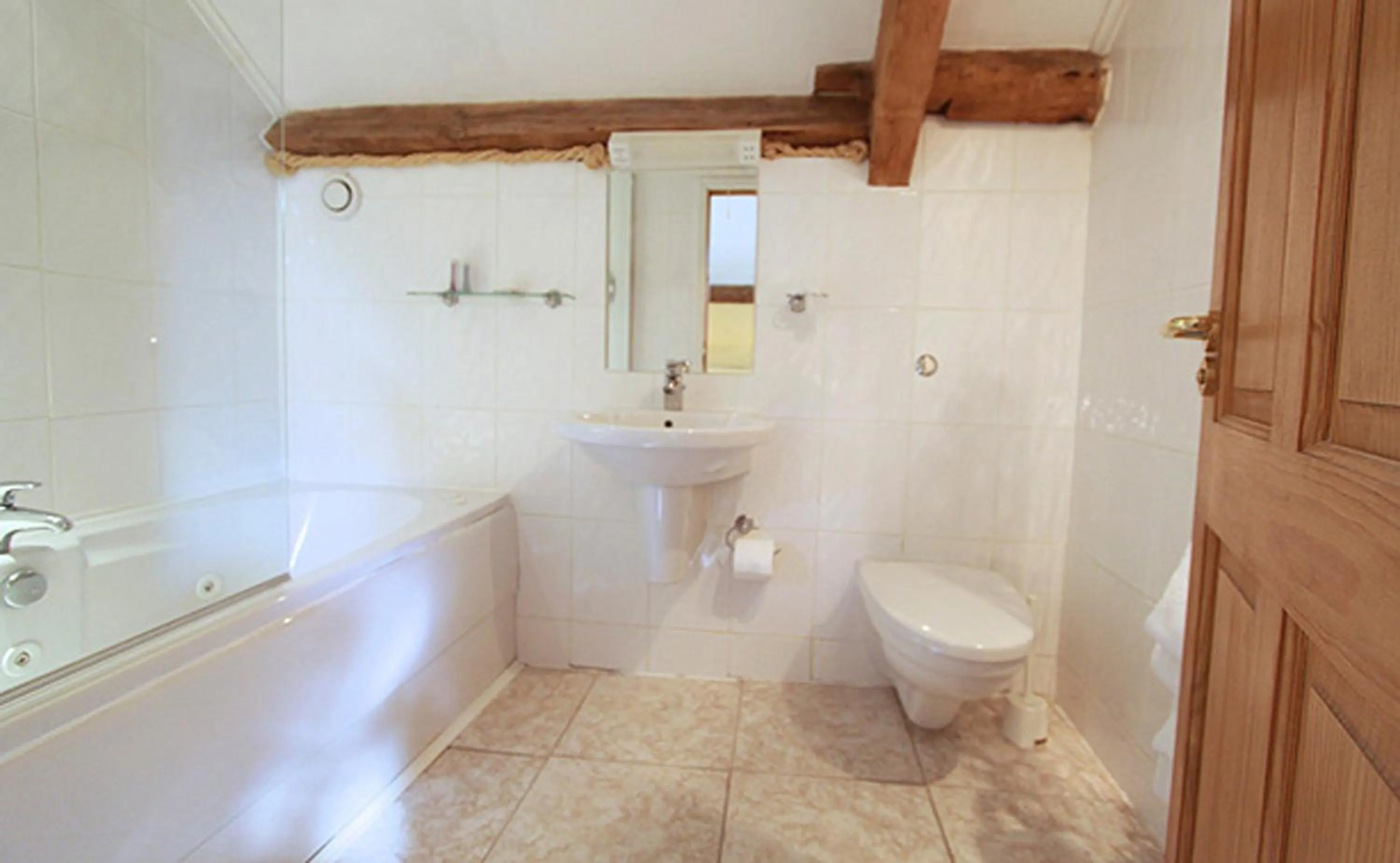 Bathroom in Centre Of Britain Hotel