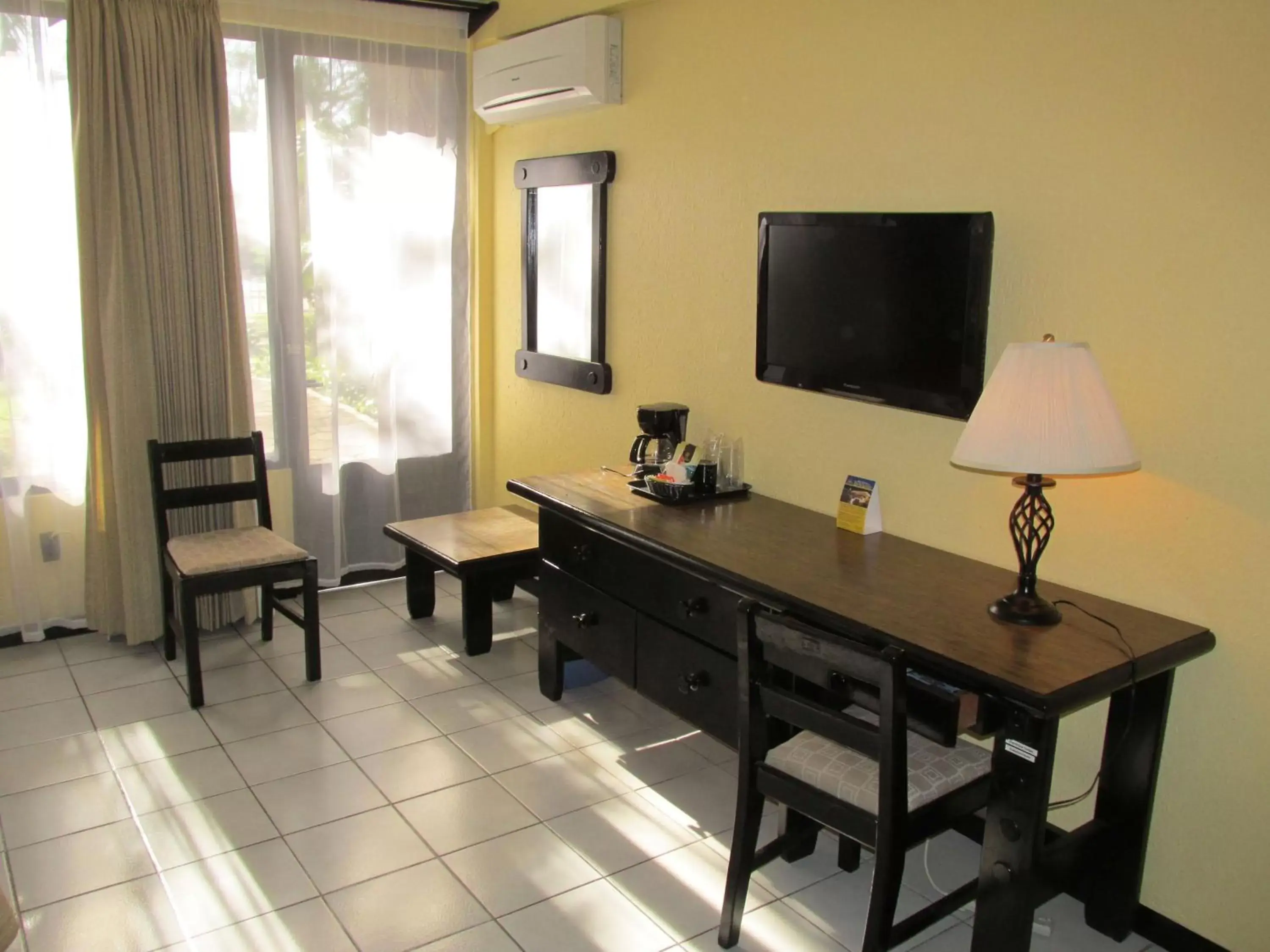 Photo of the whole room, TV/Entertainment Center in Best Western El Sitio Hotel & Casino