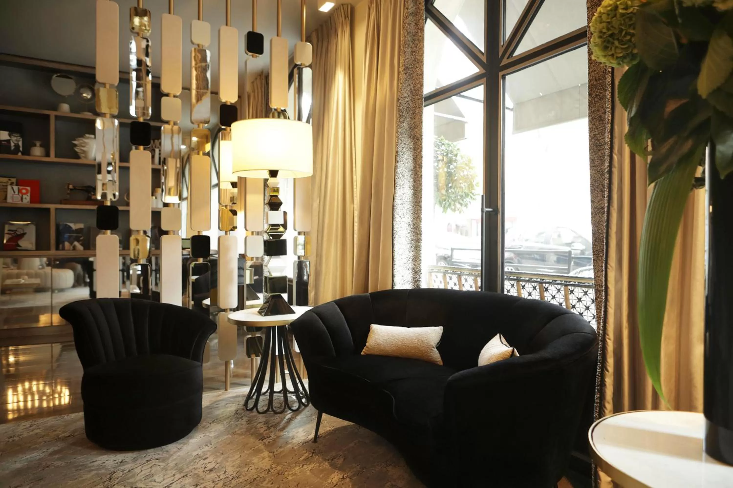 Lounge or bar in Hôtel le Derby Alma by Inwood Hotels