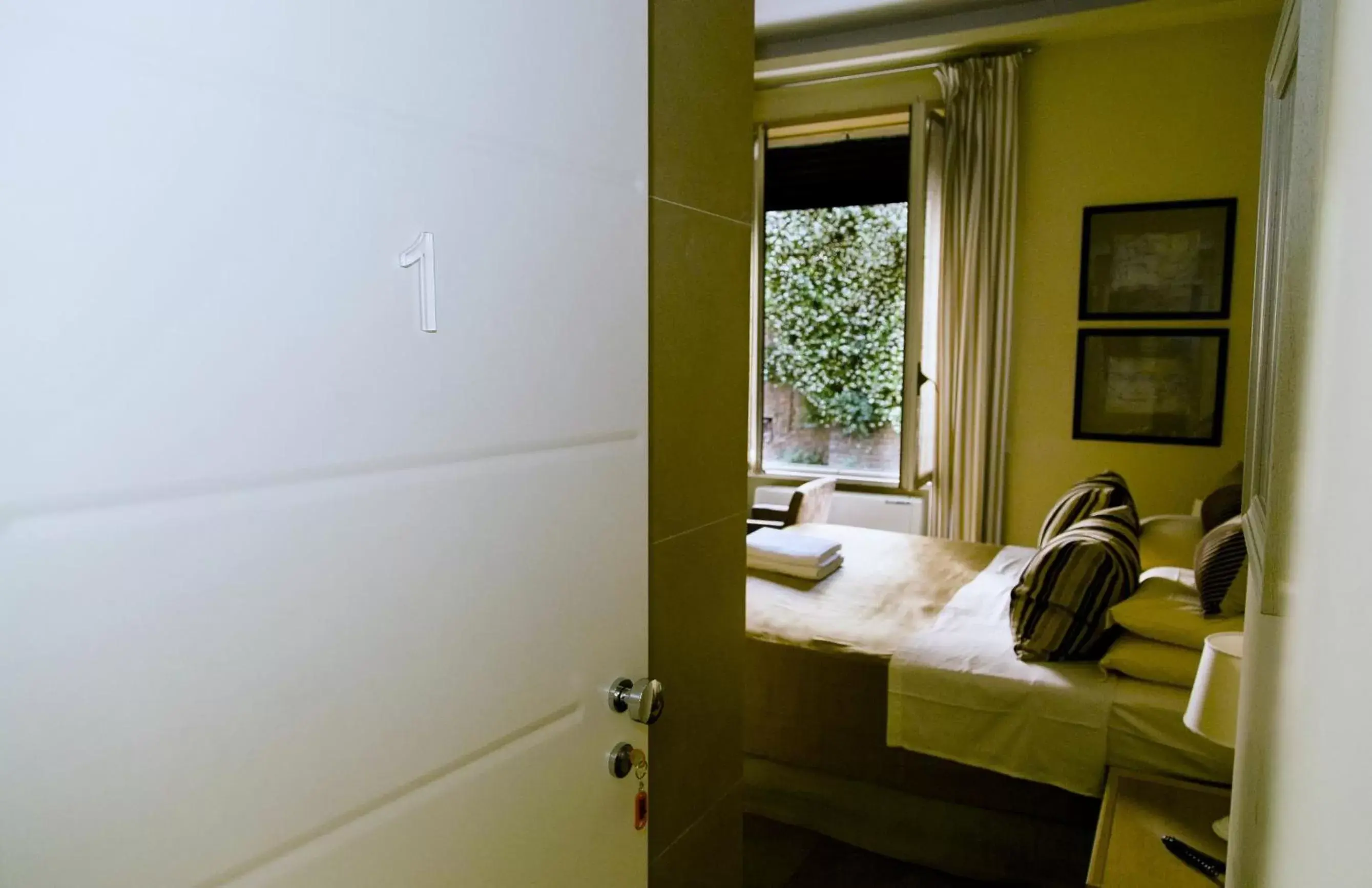 Bed, Bathroom in Hotel Valeri