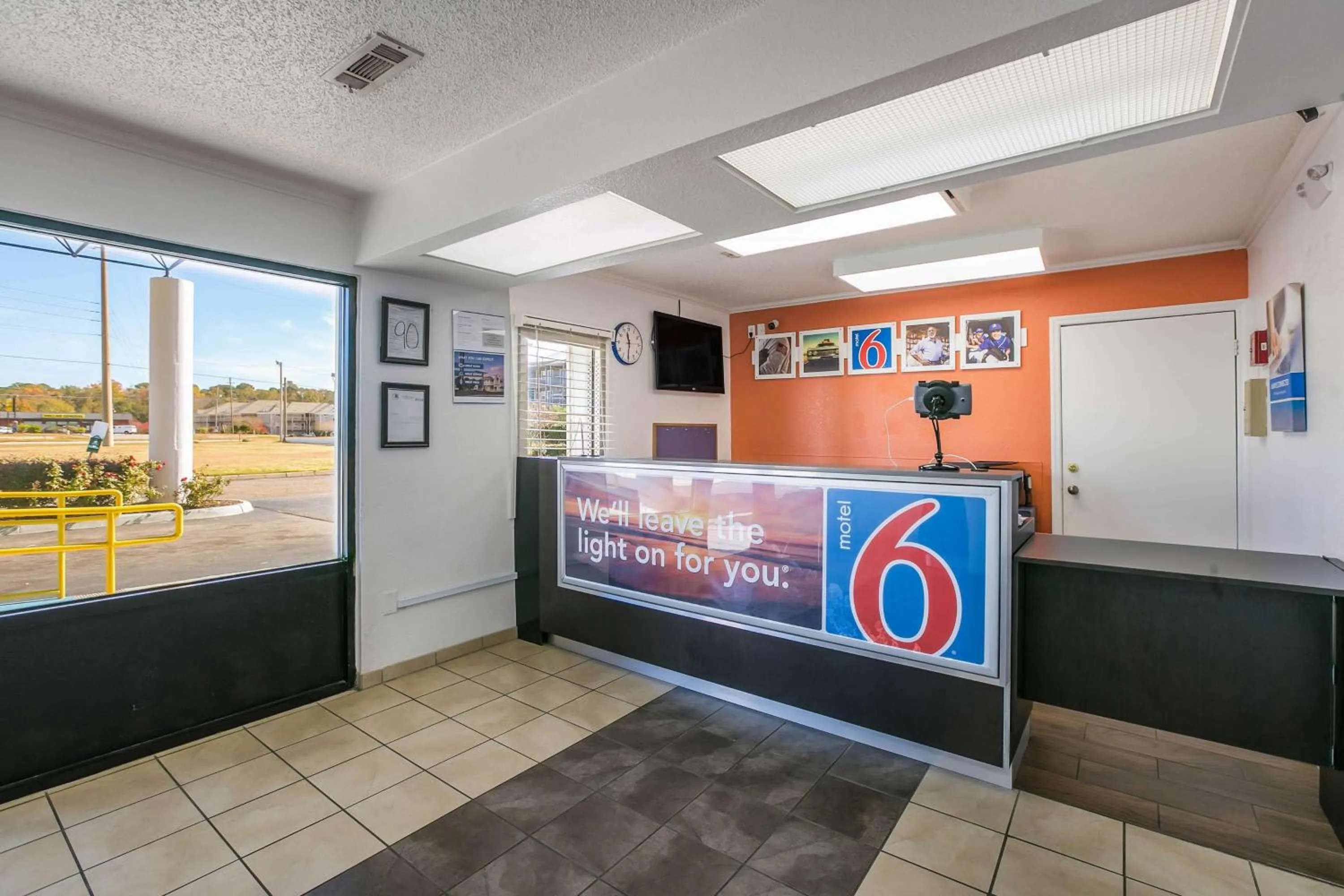 Communal lounge/ TV room in Motel 6-Dothan, AL