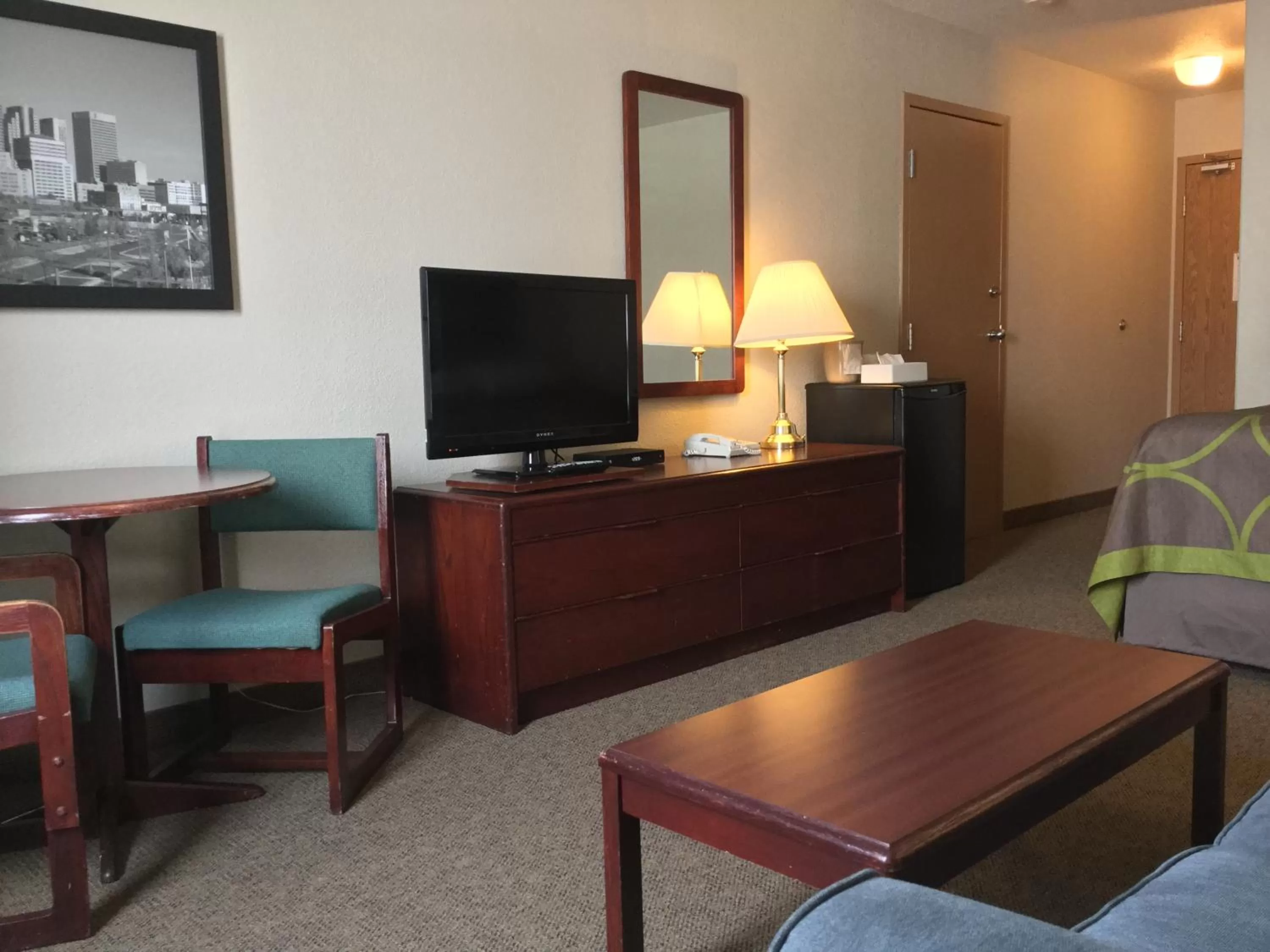 Photo of the whole room in Super 8 by Wyndham Portage La Prairie MB