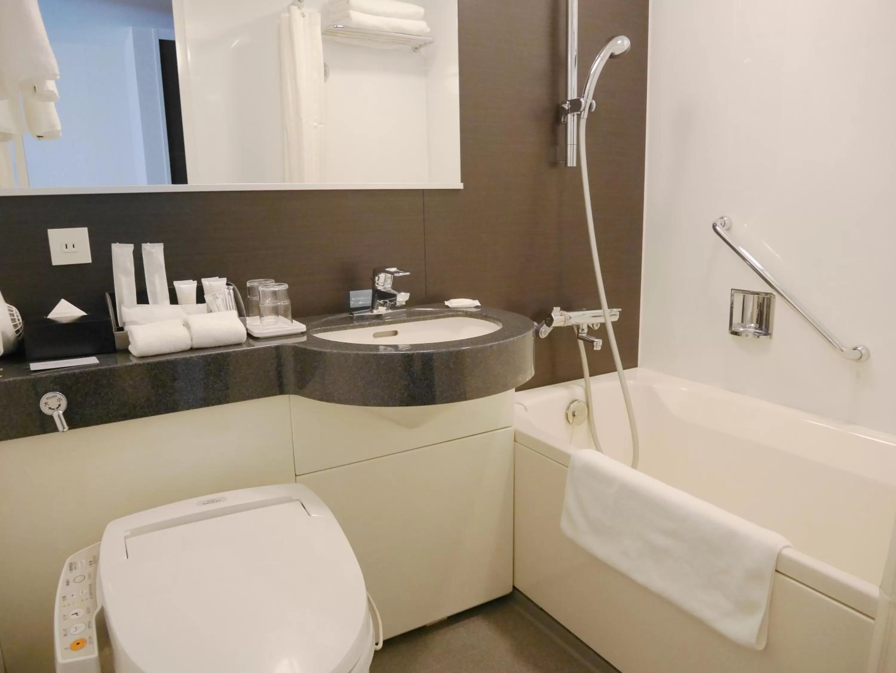 Premium Room with Two Single Beds with Lounge Access - single occupancy in ANA Crowne Plaza Fukuoka by IHG