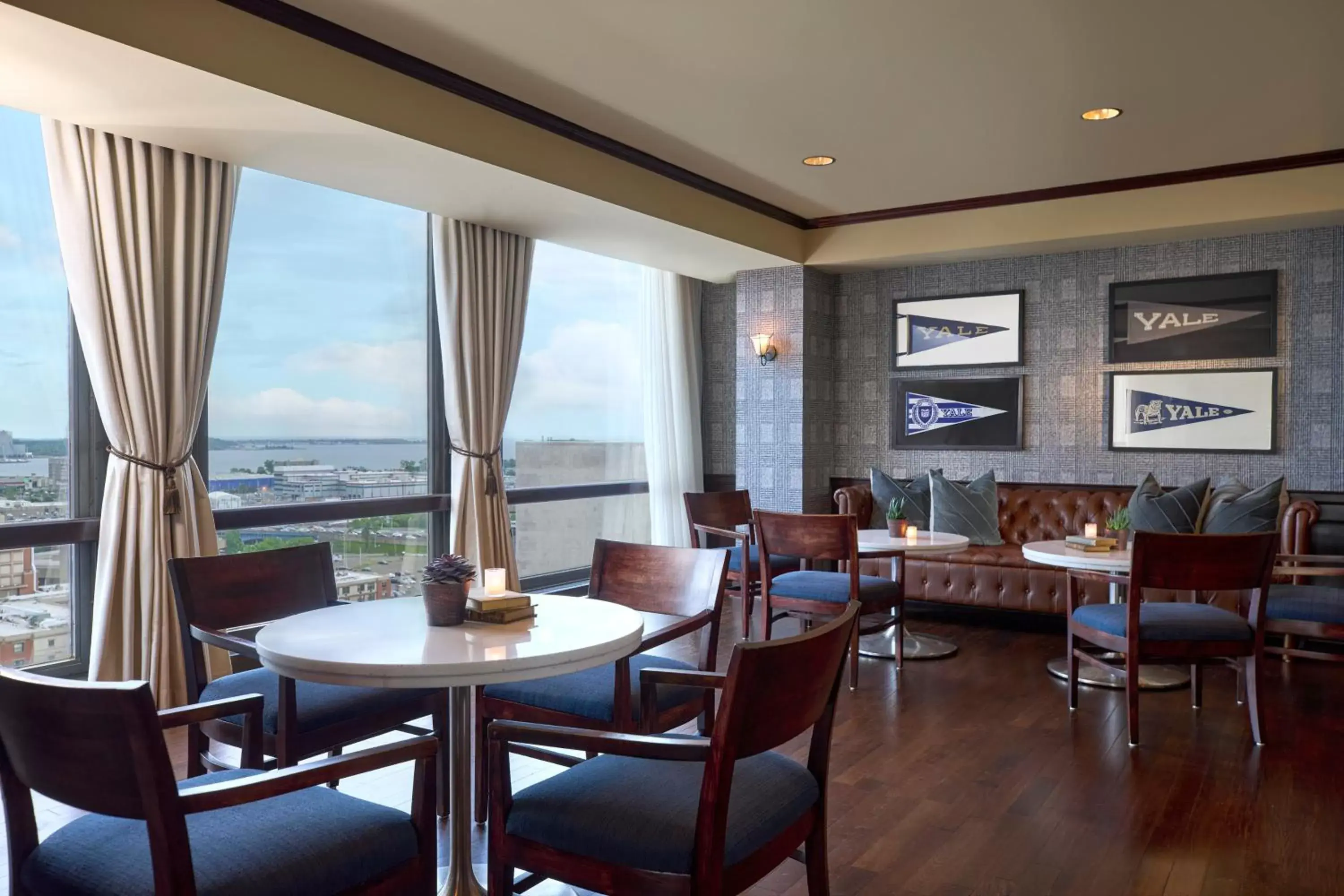 Restaurant/places to eat, Seating Area in Omni New Haven Hotel at Yale