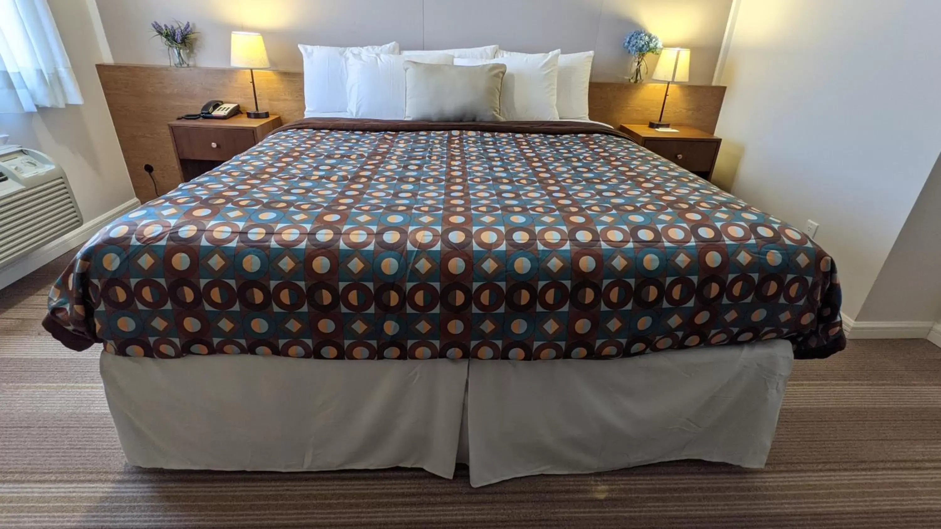 Bed in Brookhurst Plaza Inn