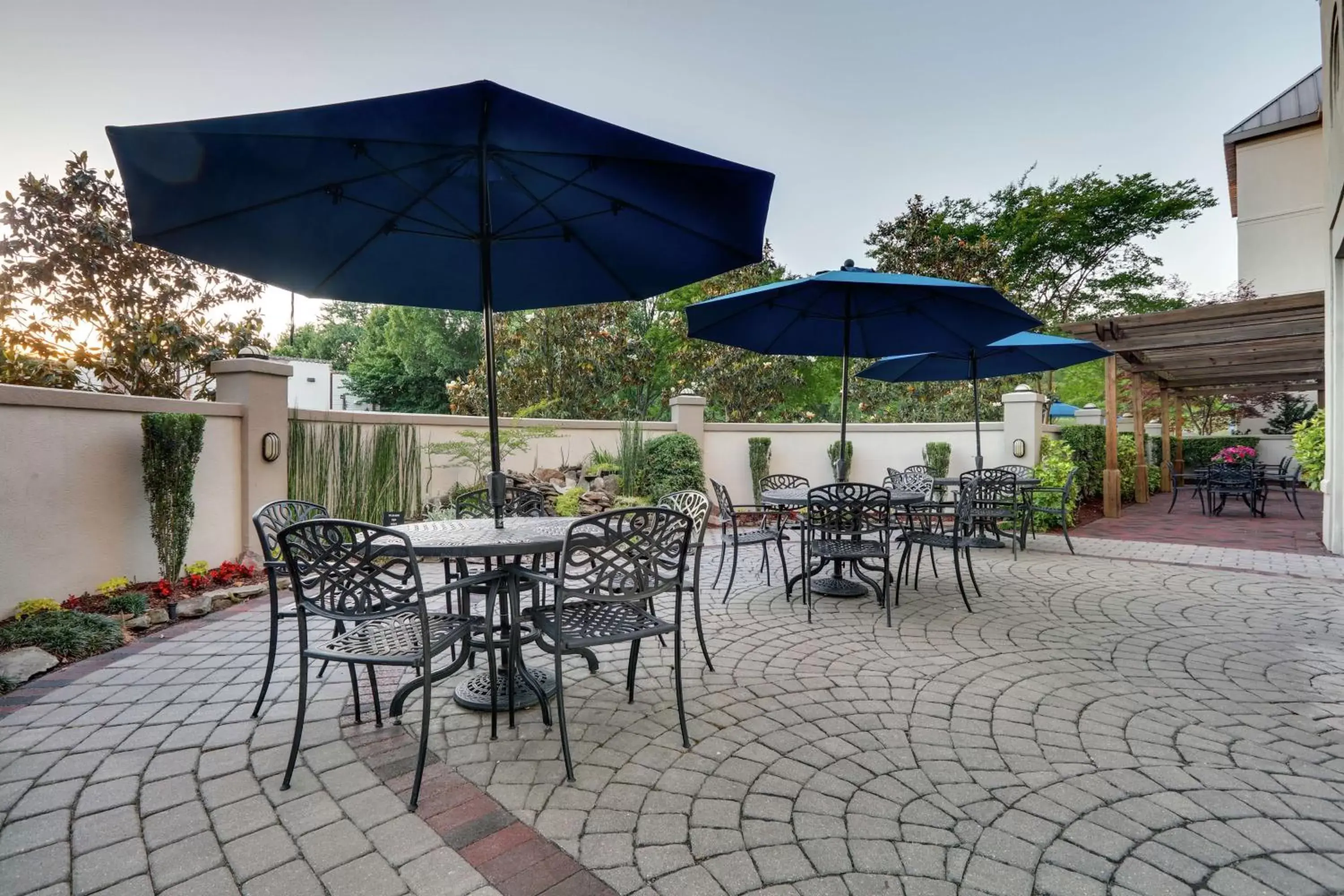 Patio, Restaurant/Places to Eat in Hampton Inn & Suites Mooresville