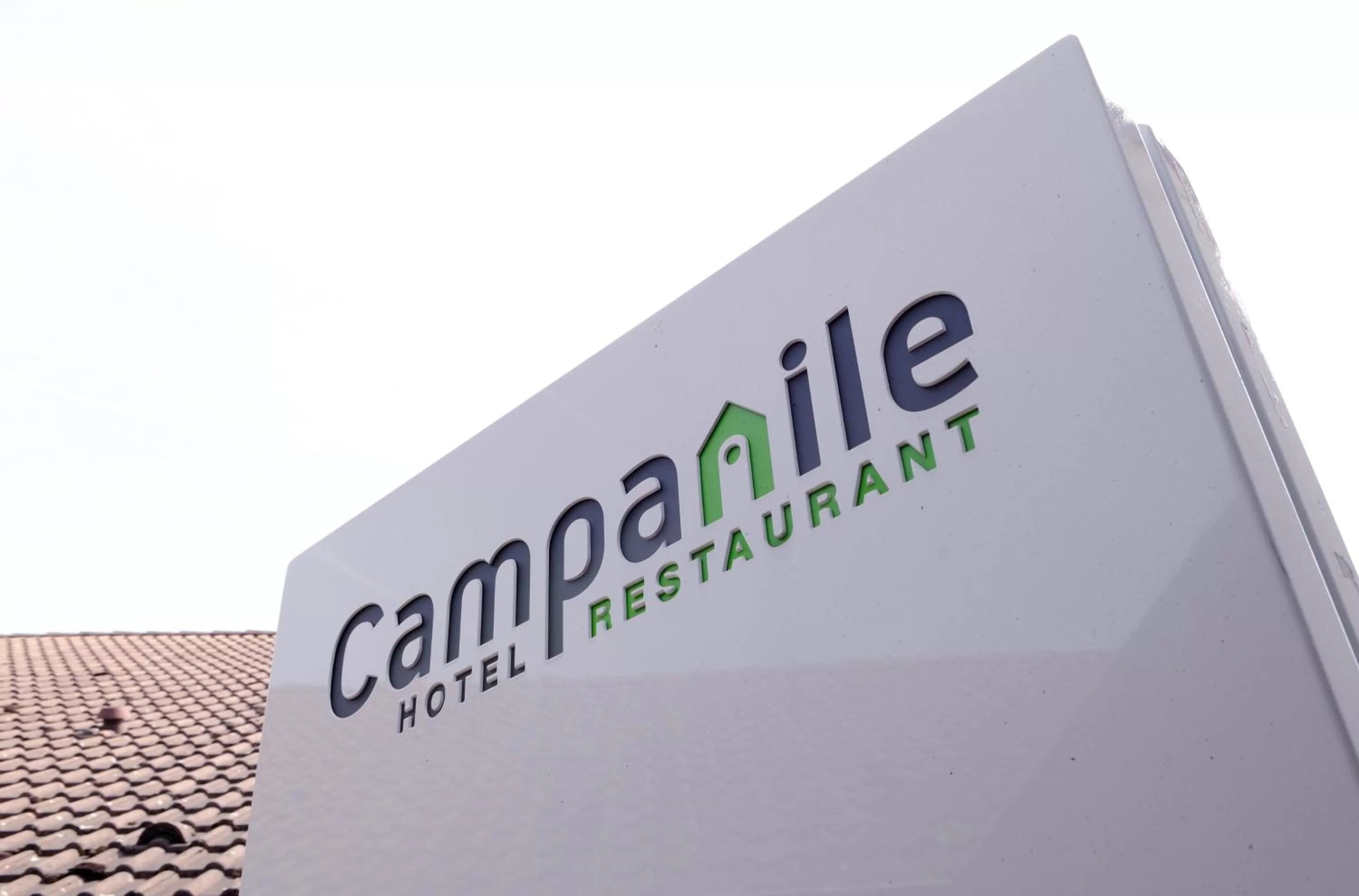 Facade/entrance in Campanile Château-Thierry