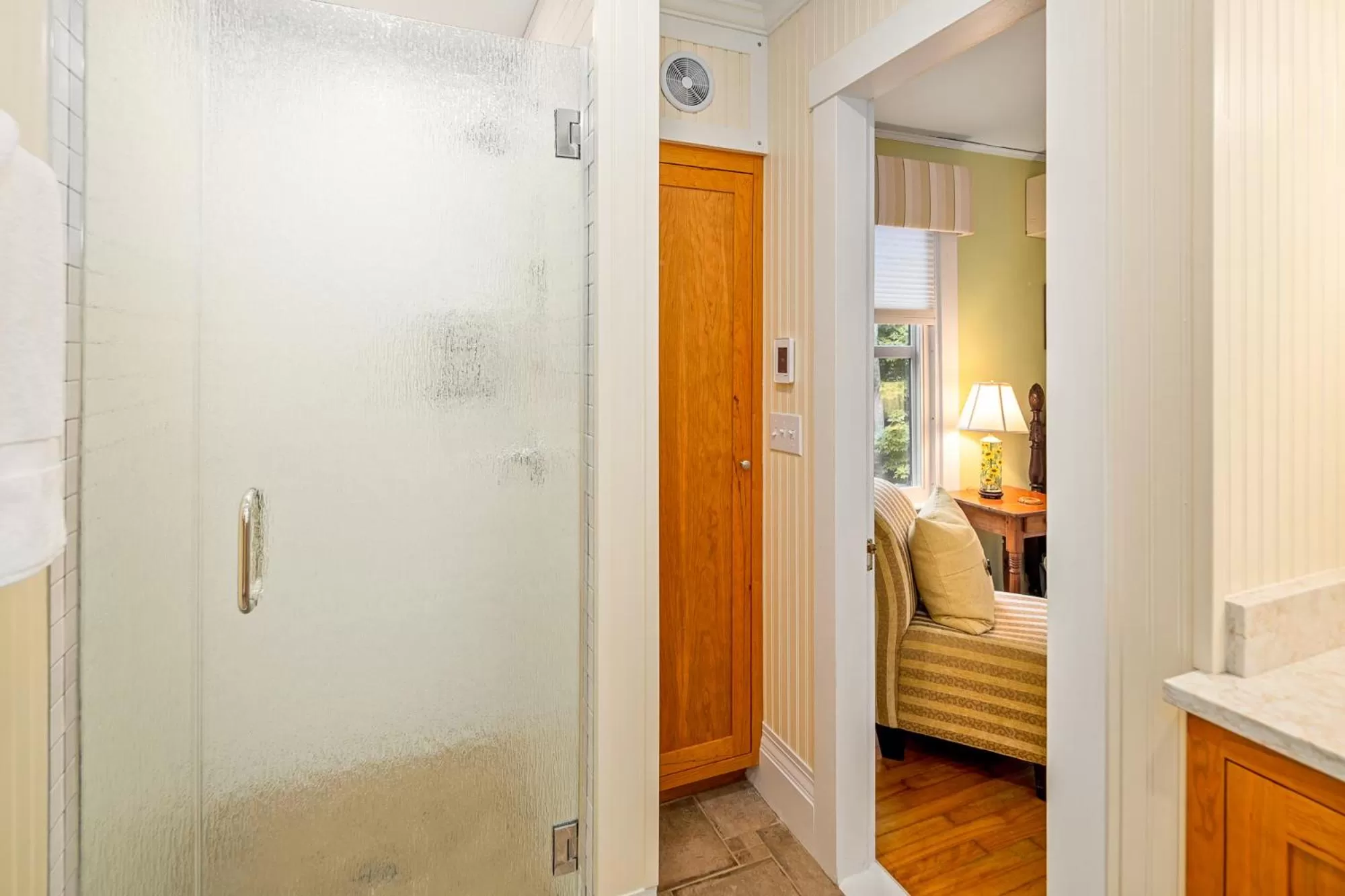 Bathroom, Bed in Abigail's Inn